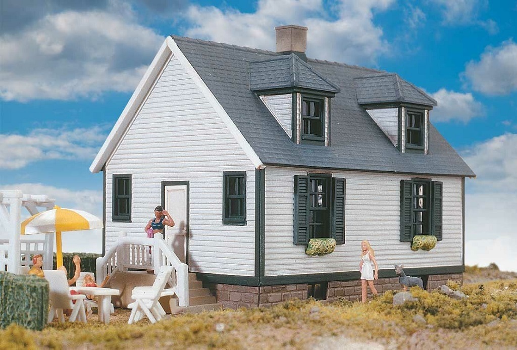 Walthers 933-3657 HO scale Lake Forest Cottage with Accessories -- Kit