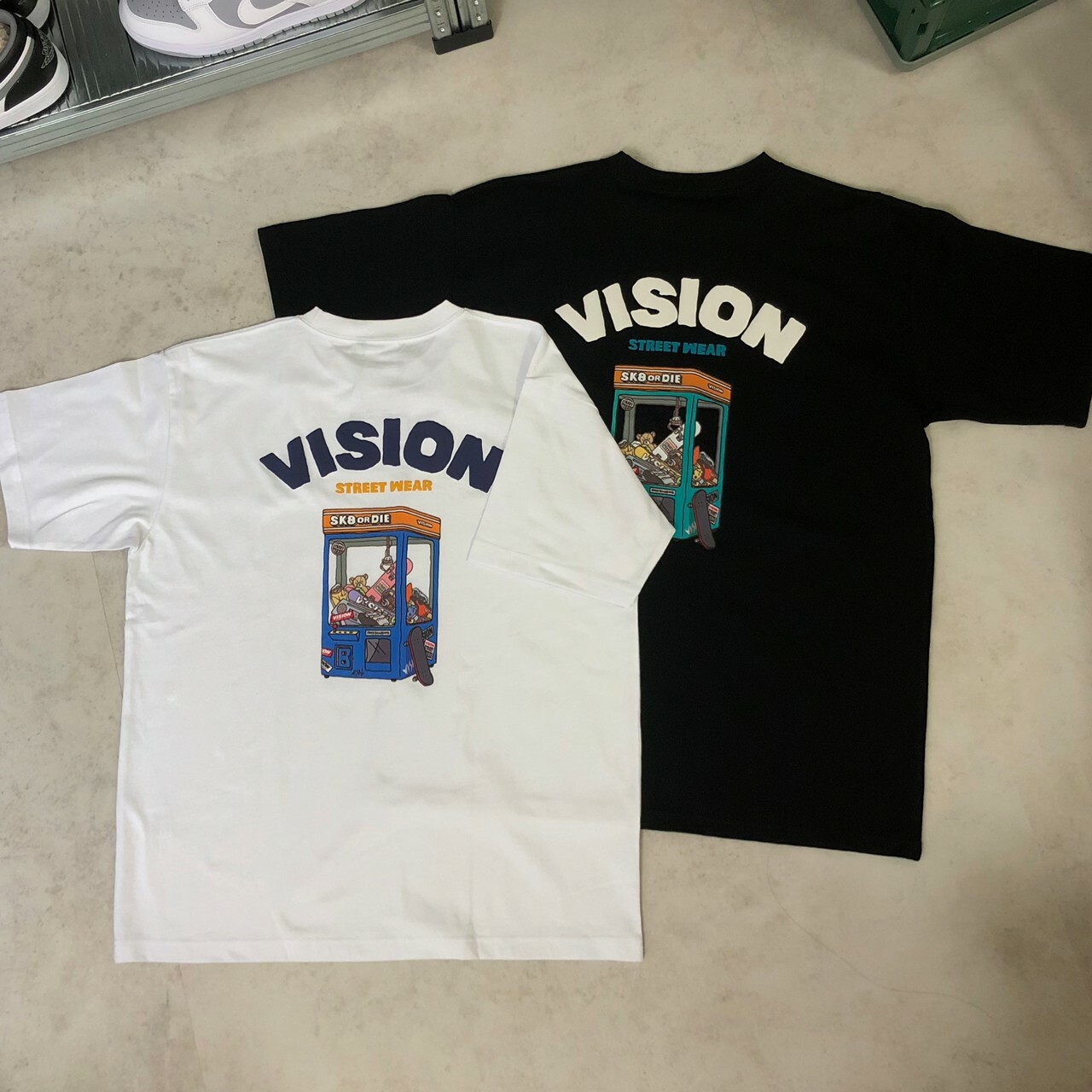 Vision Street Wear 夾娃娃機印花短袖T恤 3505044-101