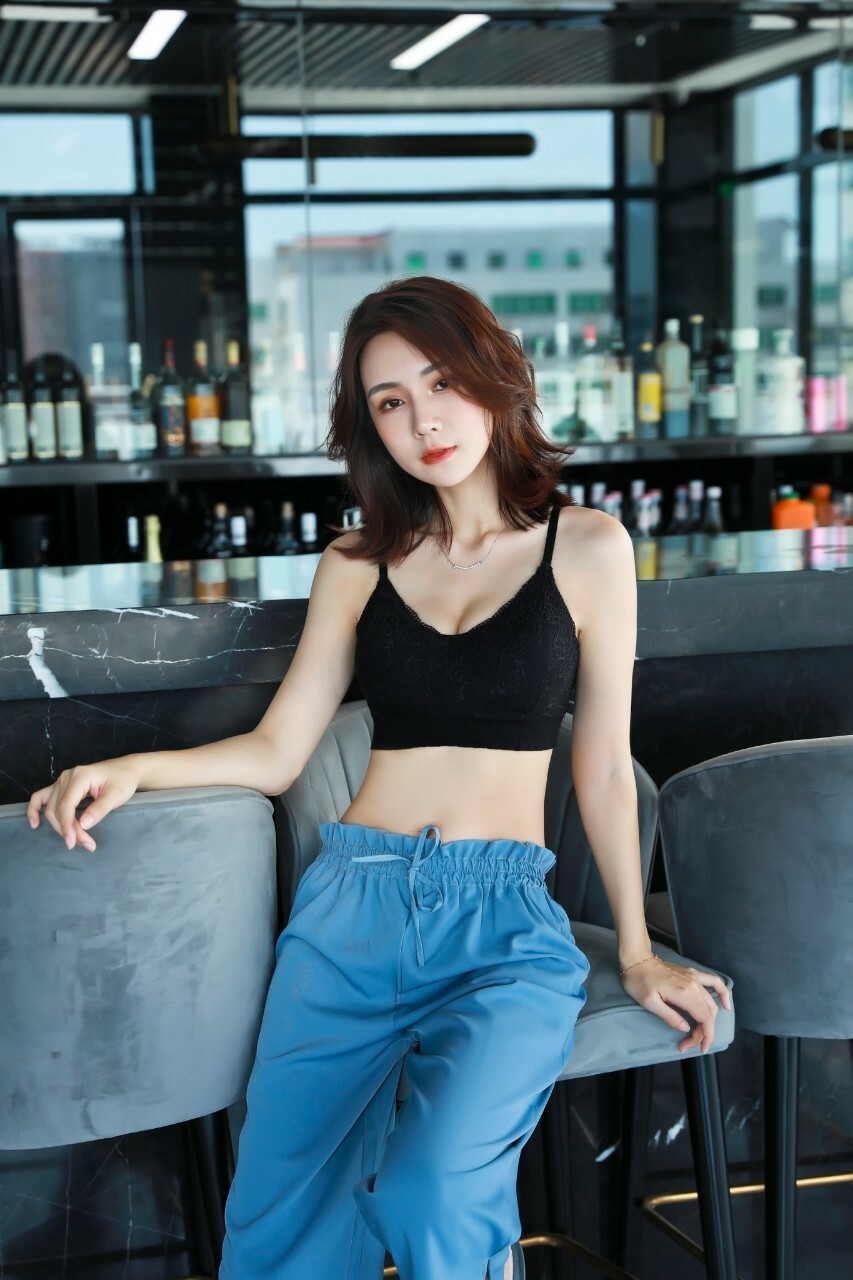 【HENIS】細肩帶刺繡蕾絲無鋼圈內衣