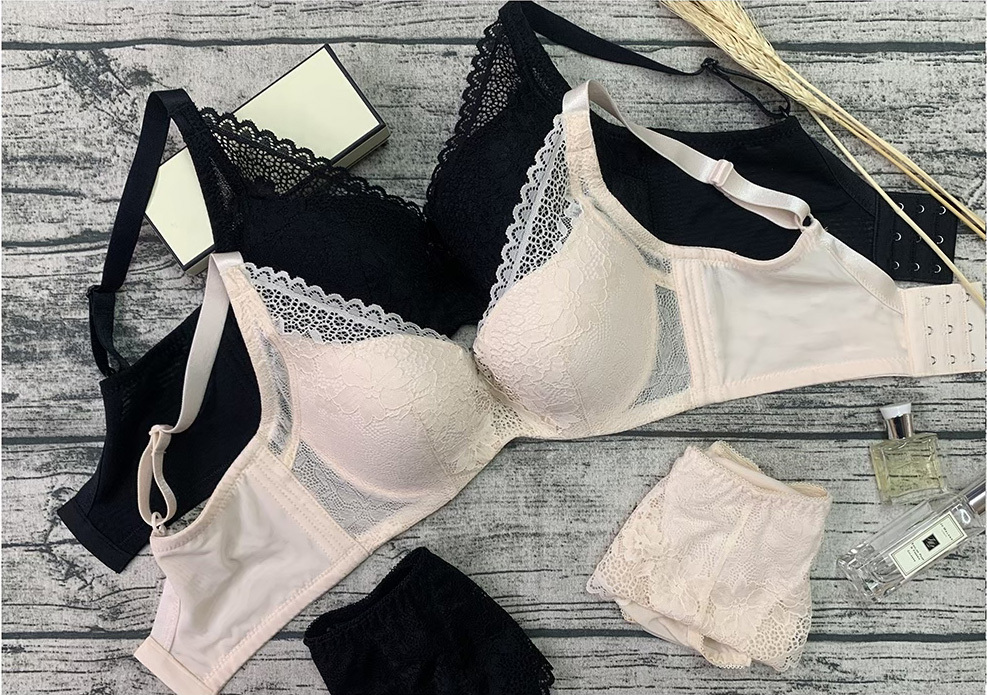 【HENIS】軟鋼圈深V蕾絲內衣