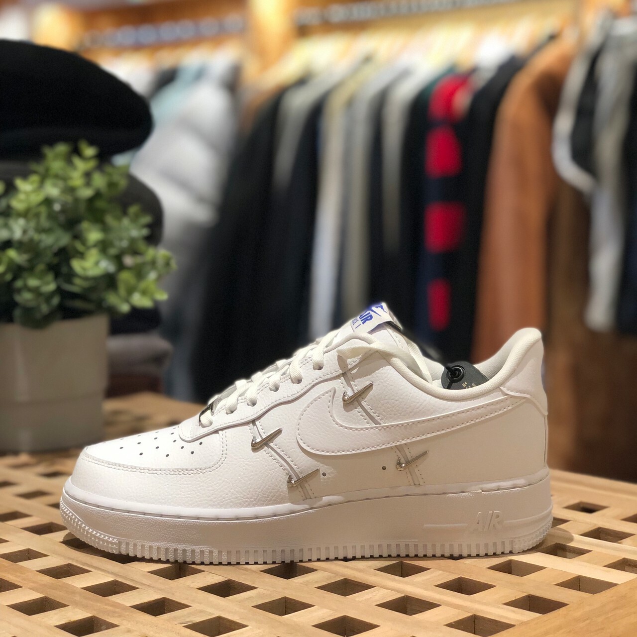 Nike Wmns Air Force 1’07 Lx 小銀勾 女款 CT1990-100