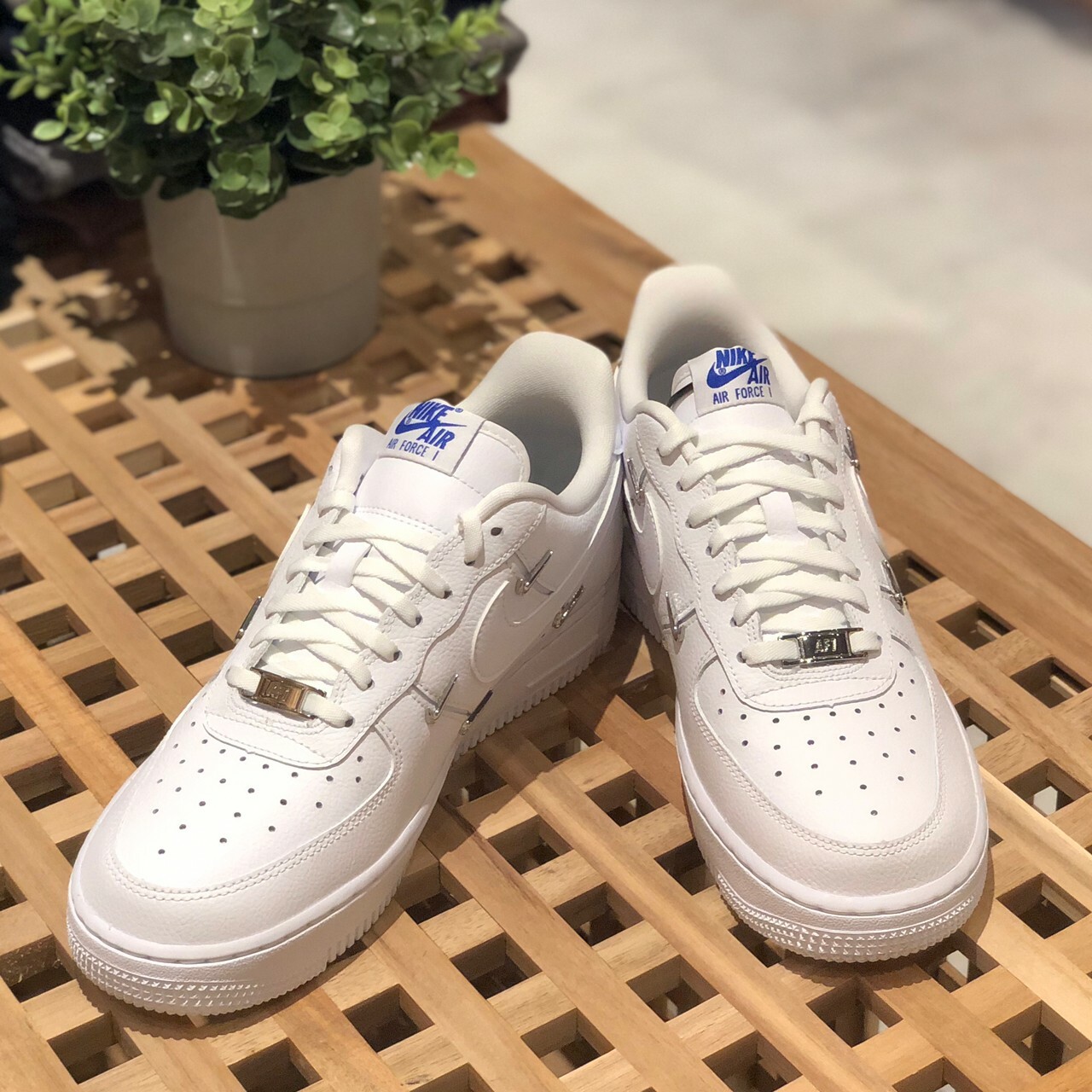 Nike Wmns Air Force 1’07 Lx 小銀勾 女款 CT1990-100