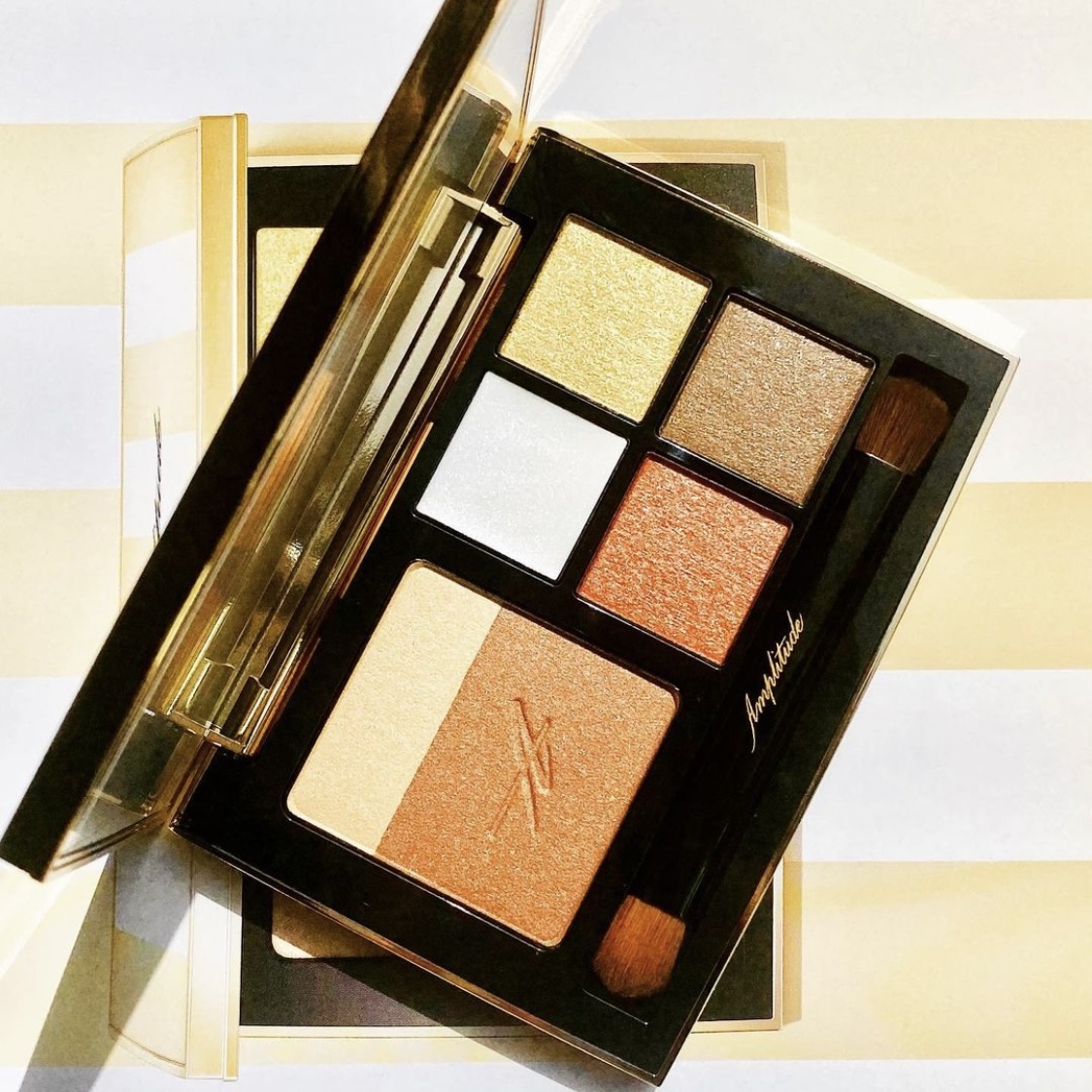 [限定] AMPLITUDE Conspicuous Eye & Cheek Color Palette C 多功能彩妝盤