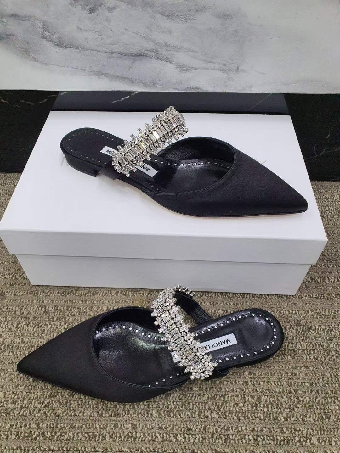 Manolo Blahnik 黑色鑽帶拖鞋-M