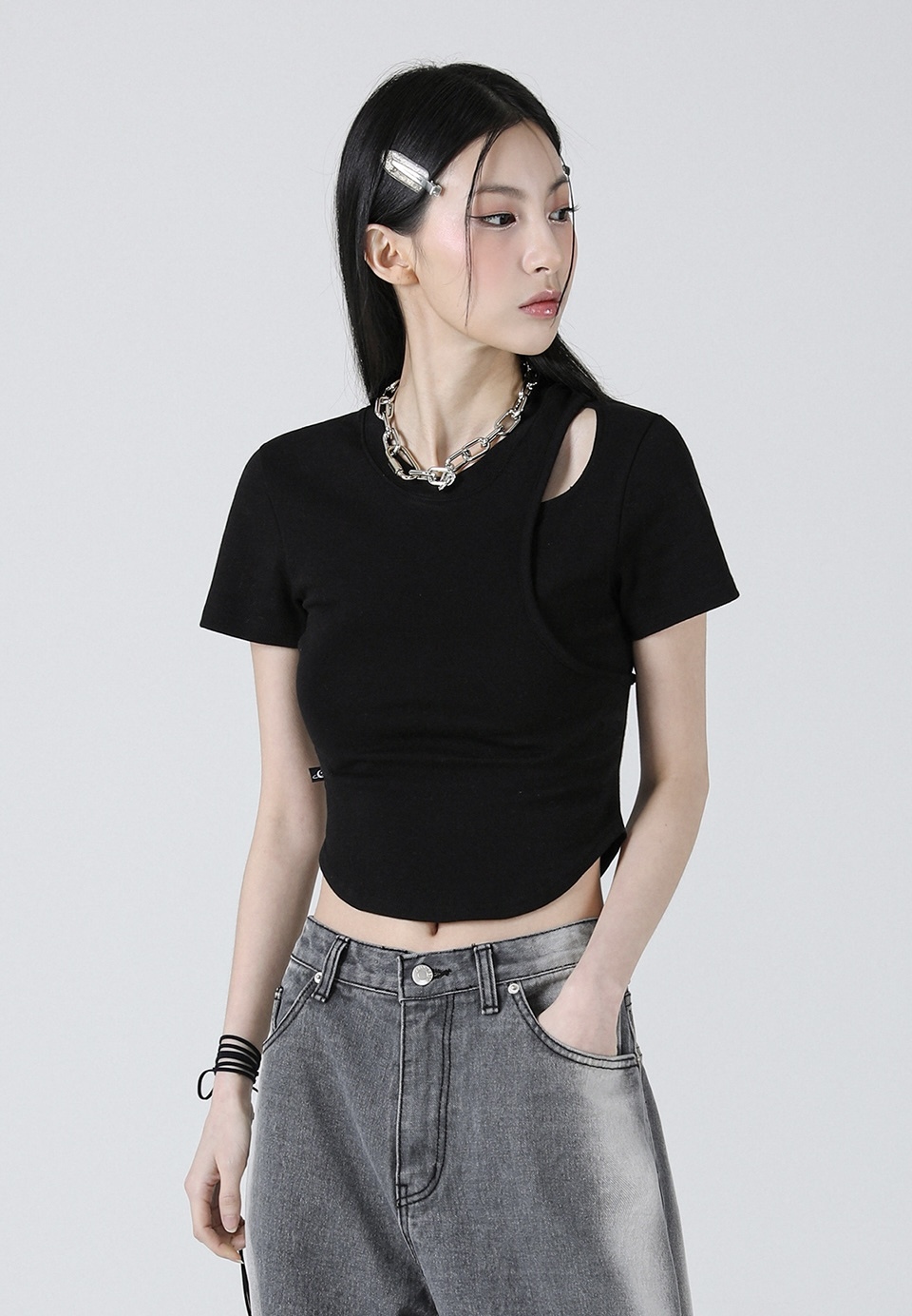 <預購>  韓國AVANDRESS 時尙感鎖骨短版T