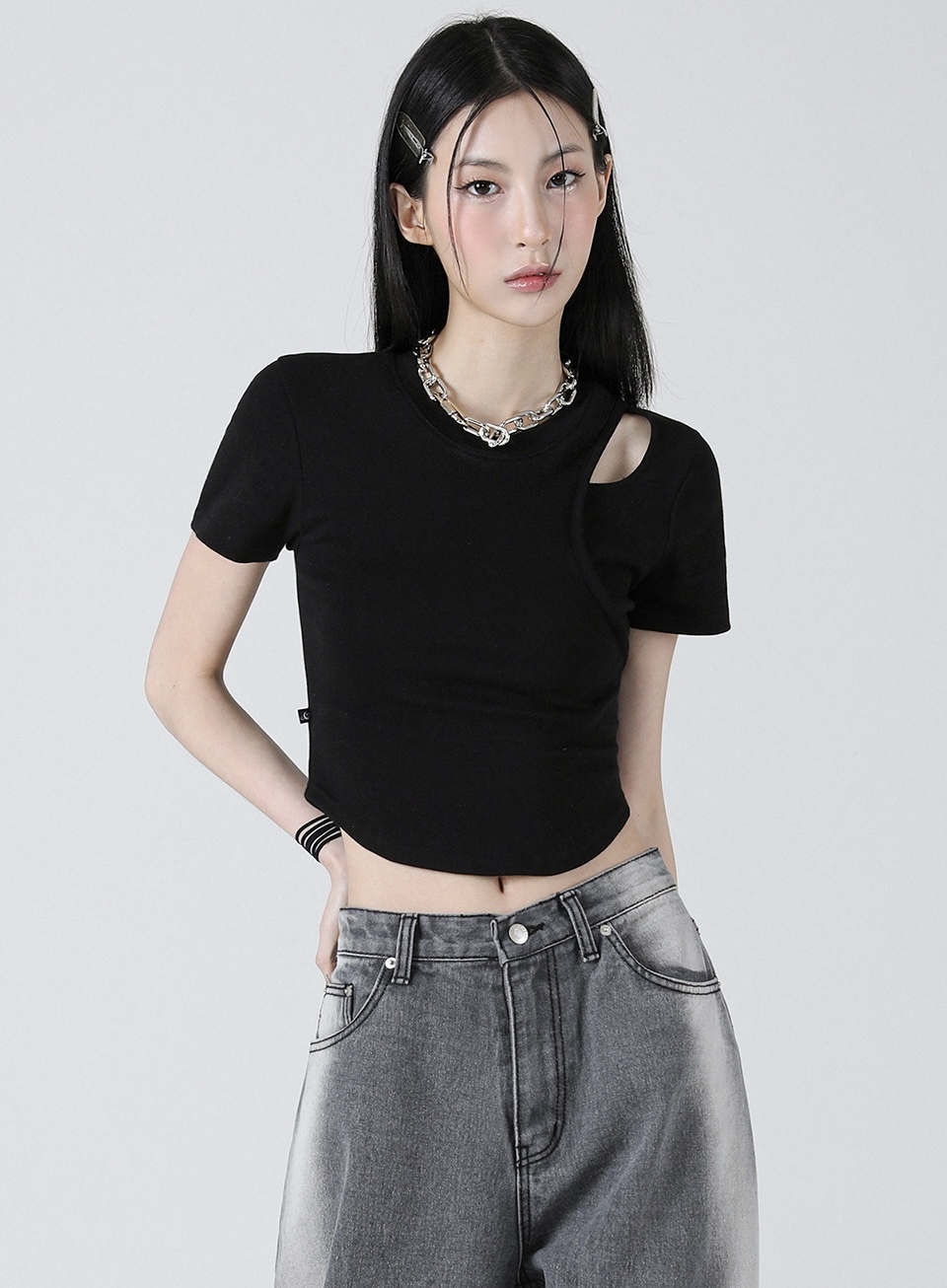 <預購>  韓國AVANDRESS 時尙感鎖骨短版T