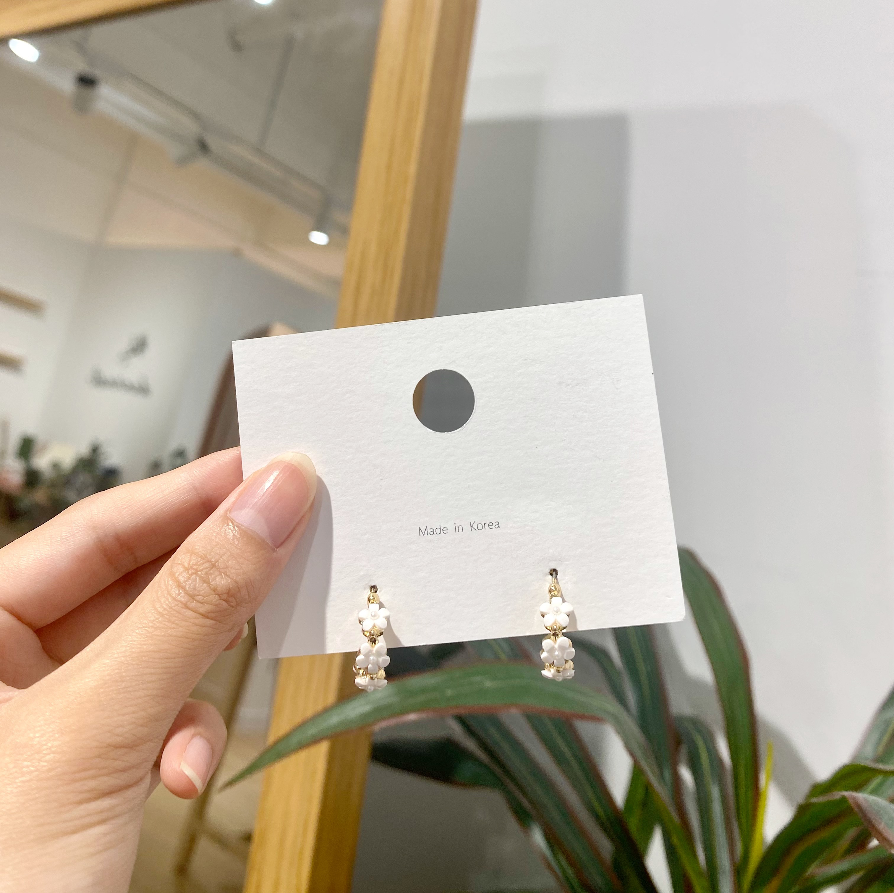 AC034 Flower Roll Earrings