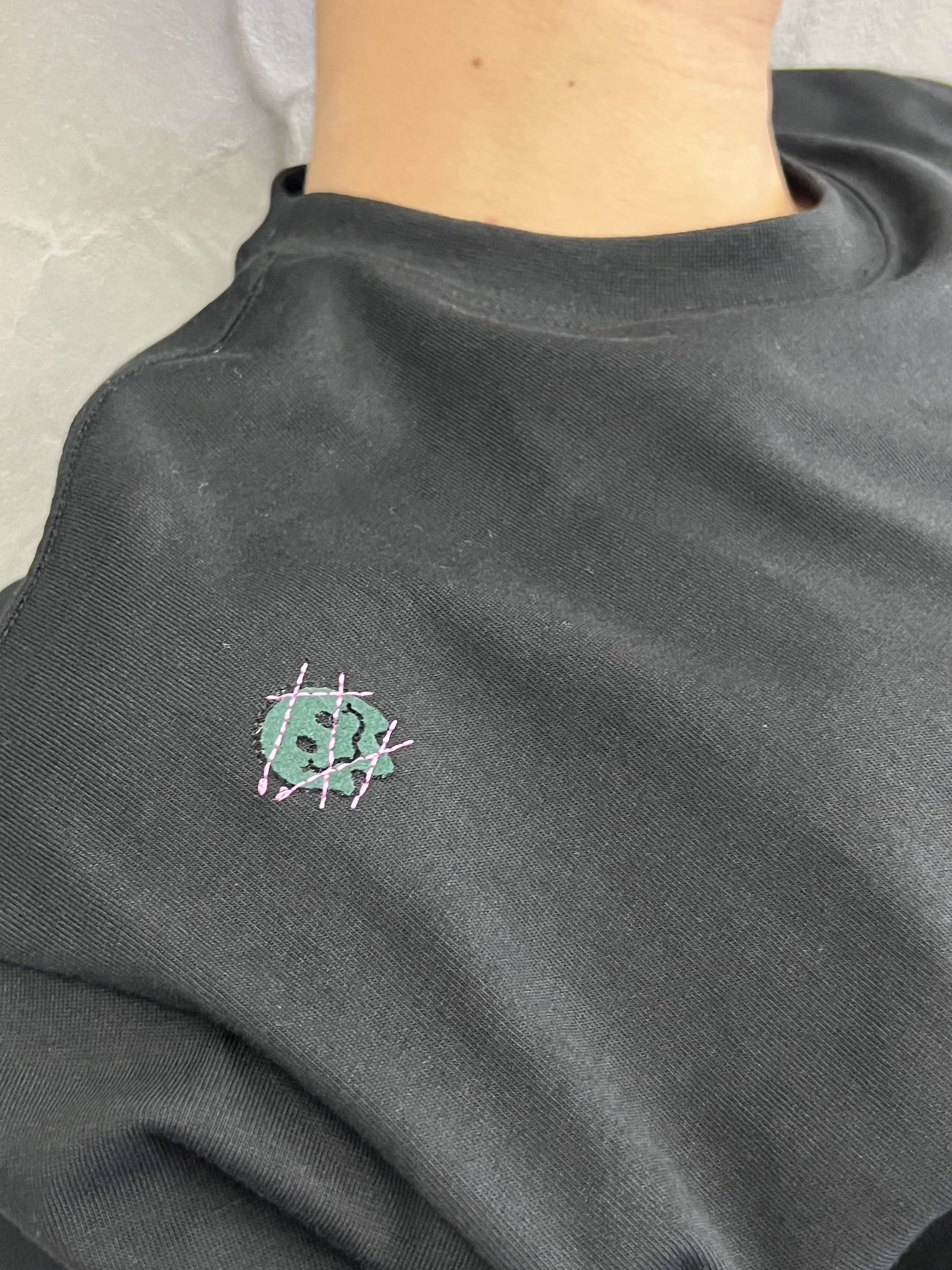 Korea 正韓精選親自選物｜低調笑臉刺繡LOGO質感超好 ｜onesize ｜三個顏色｜(黑色賣場）