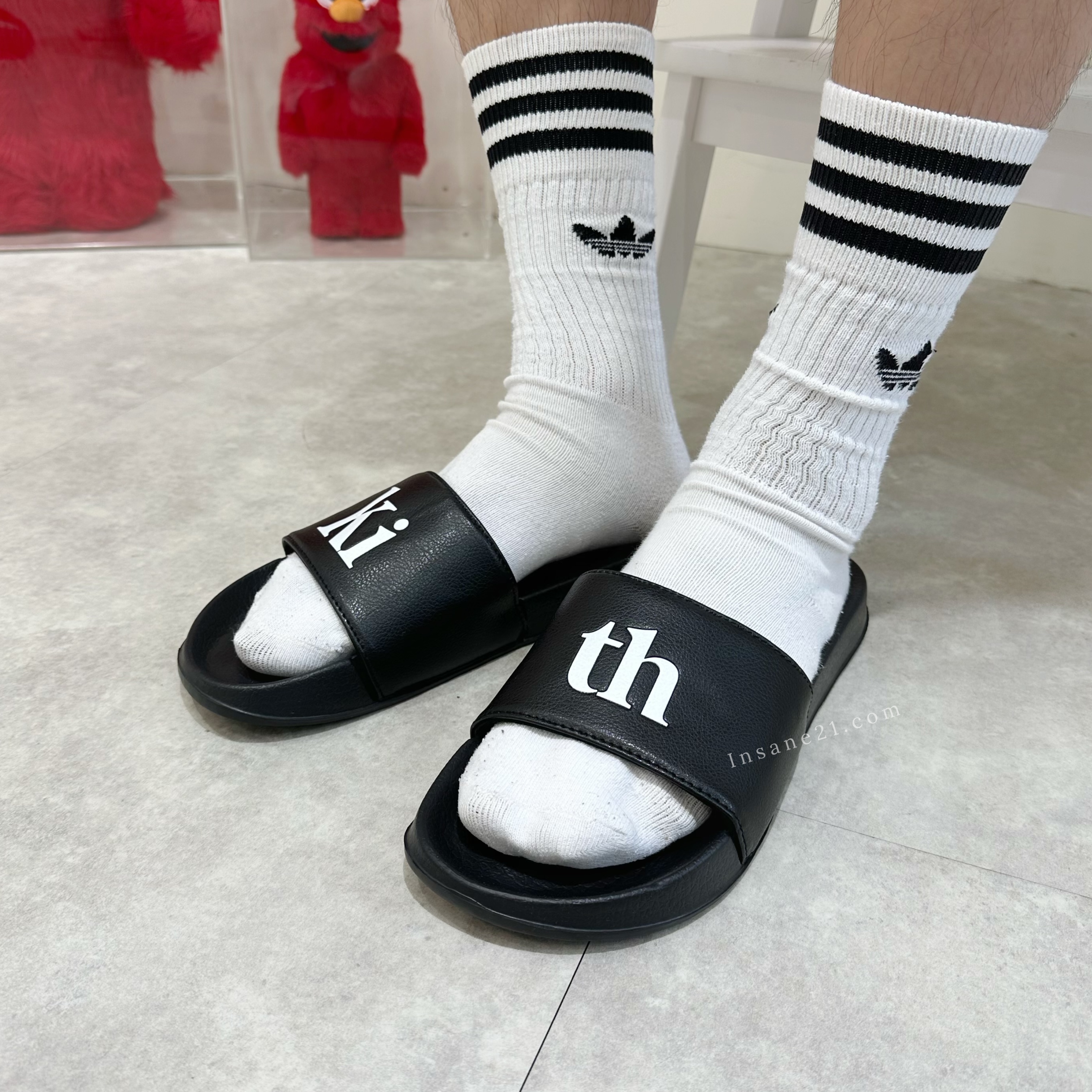 KITH SERIF LOGO SLIDE 經典字樣拖鞋