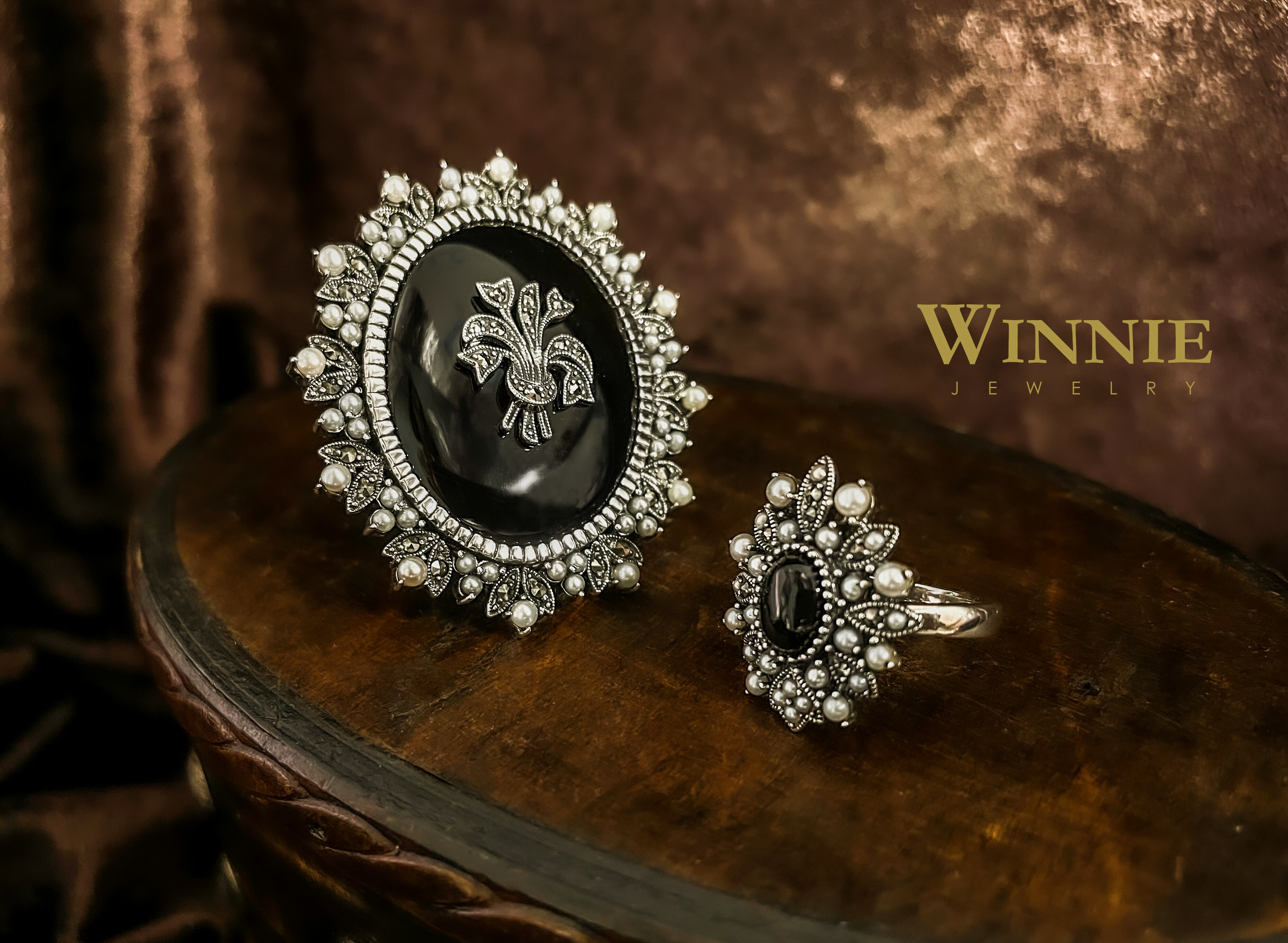 黑瑪瑙花邊鑲銀胸墜