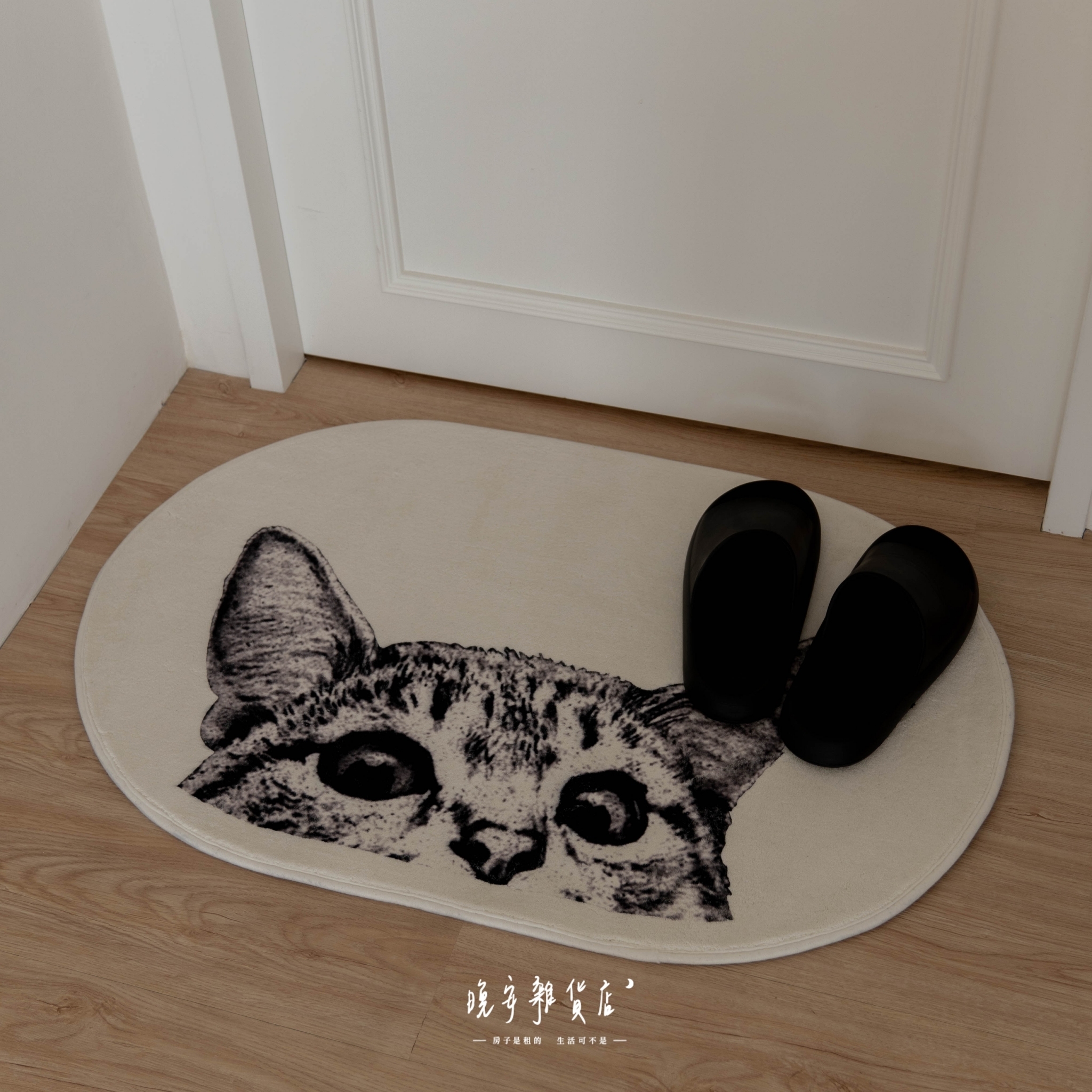 【偷看歪頭可愛貓貓】床邊浴室地毯