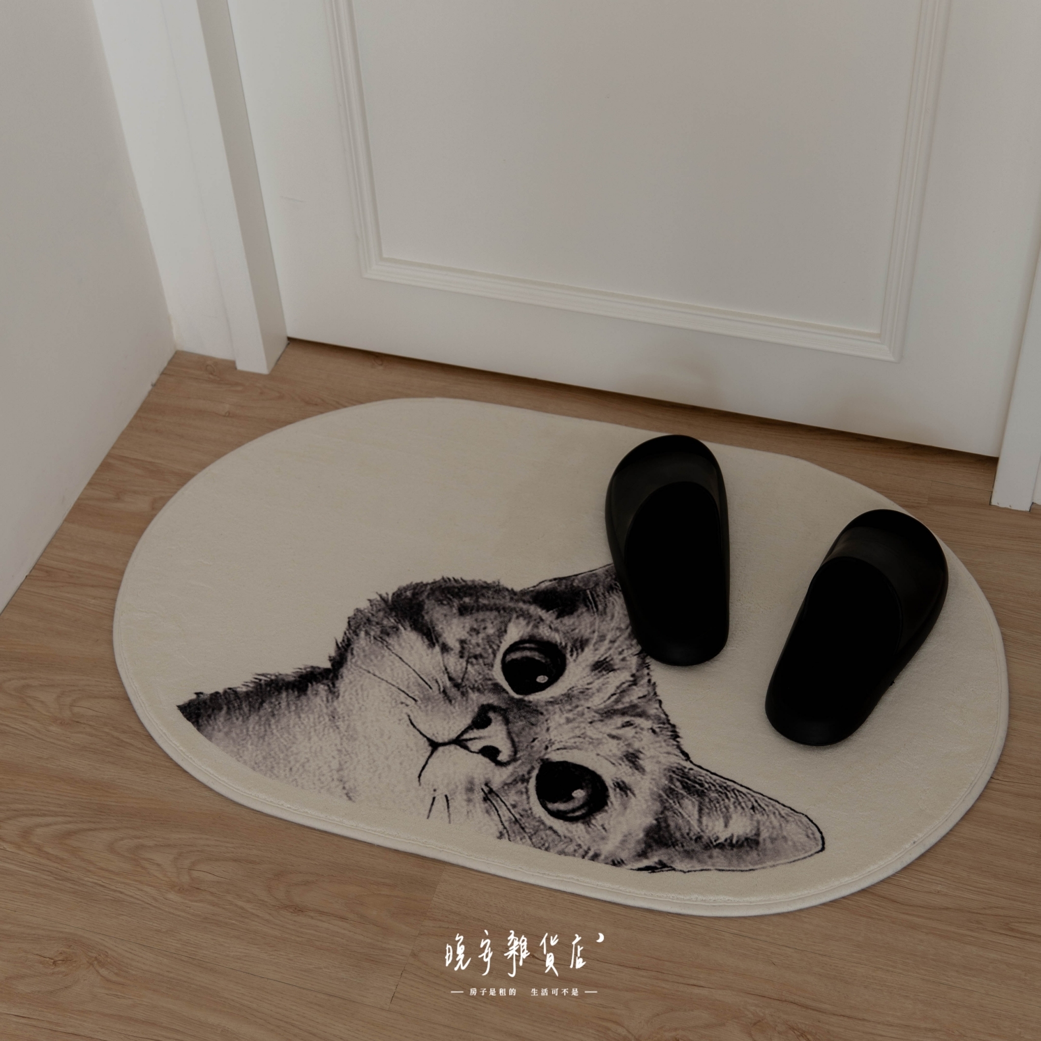 【偷看歪頭可愛貓貓】床邊浴室地毯