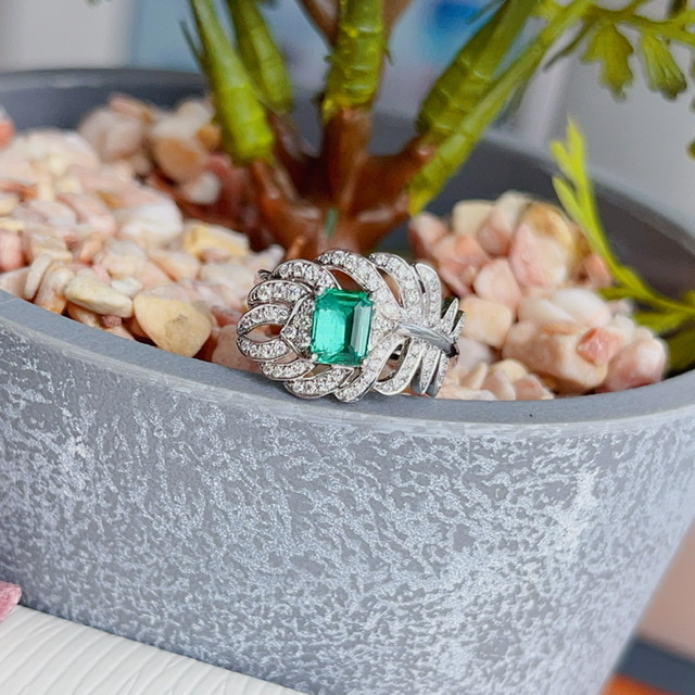 18K金祖母綠鑽石戒指 - 帶GUILD證書