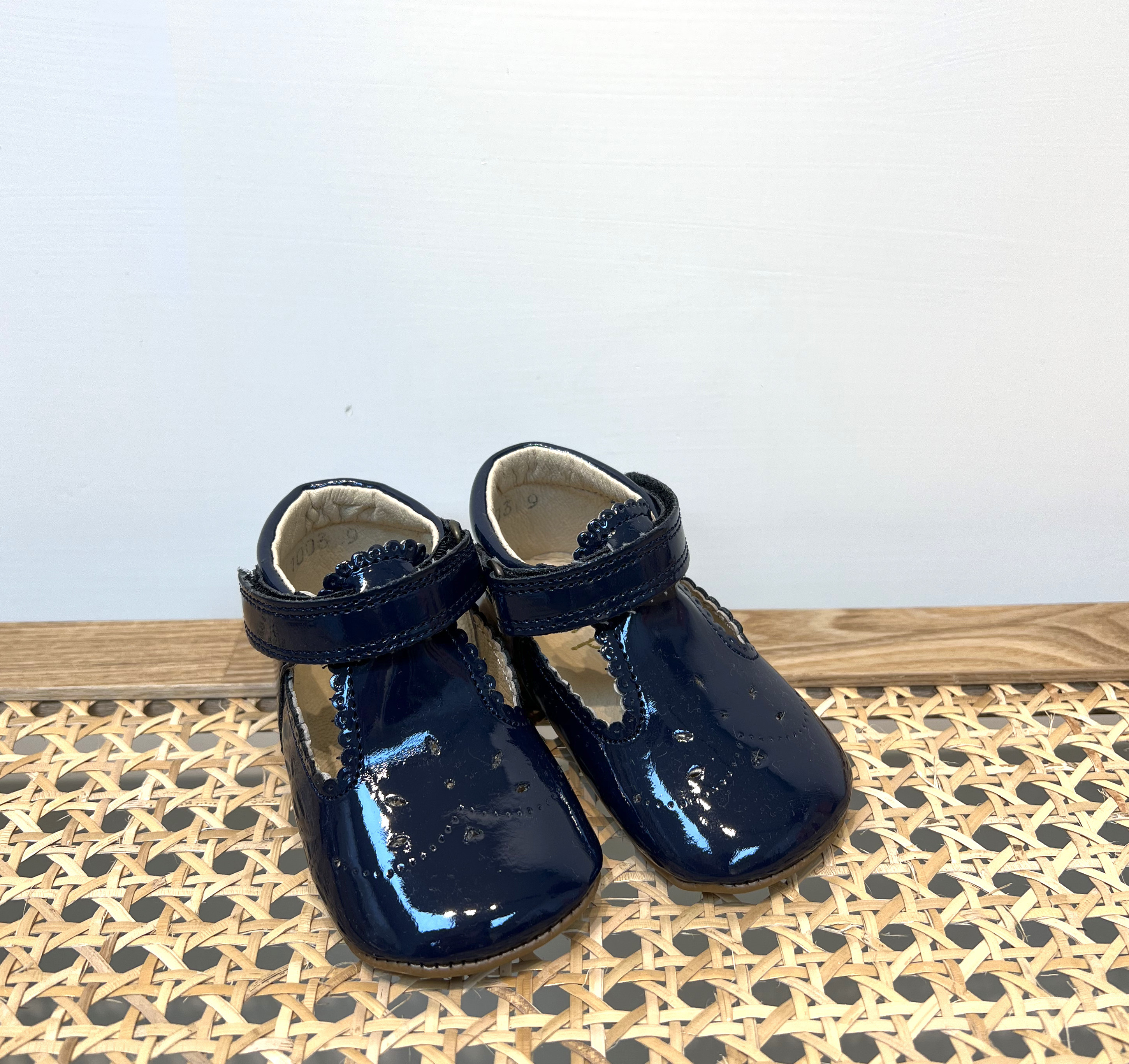 POM POM 漆皮雕花學步鞋 Ballerina t-bar - navy patent 深藍