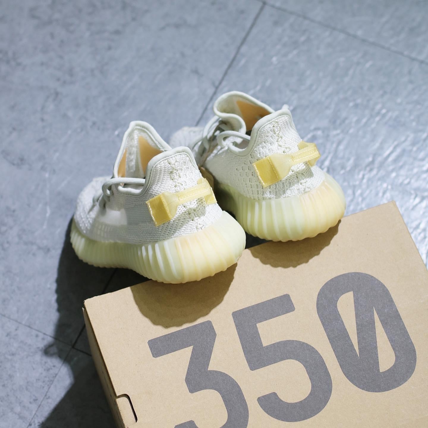 預訂 adidas Yeezy Boost 350 V2 Light  GY3438