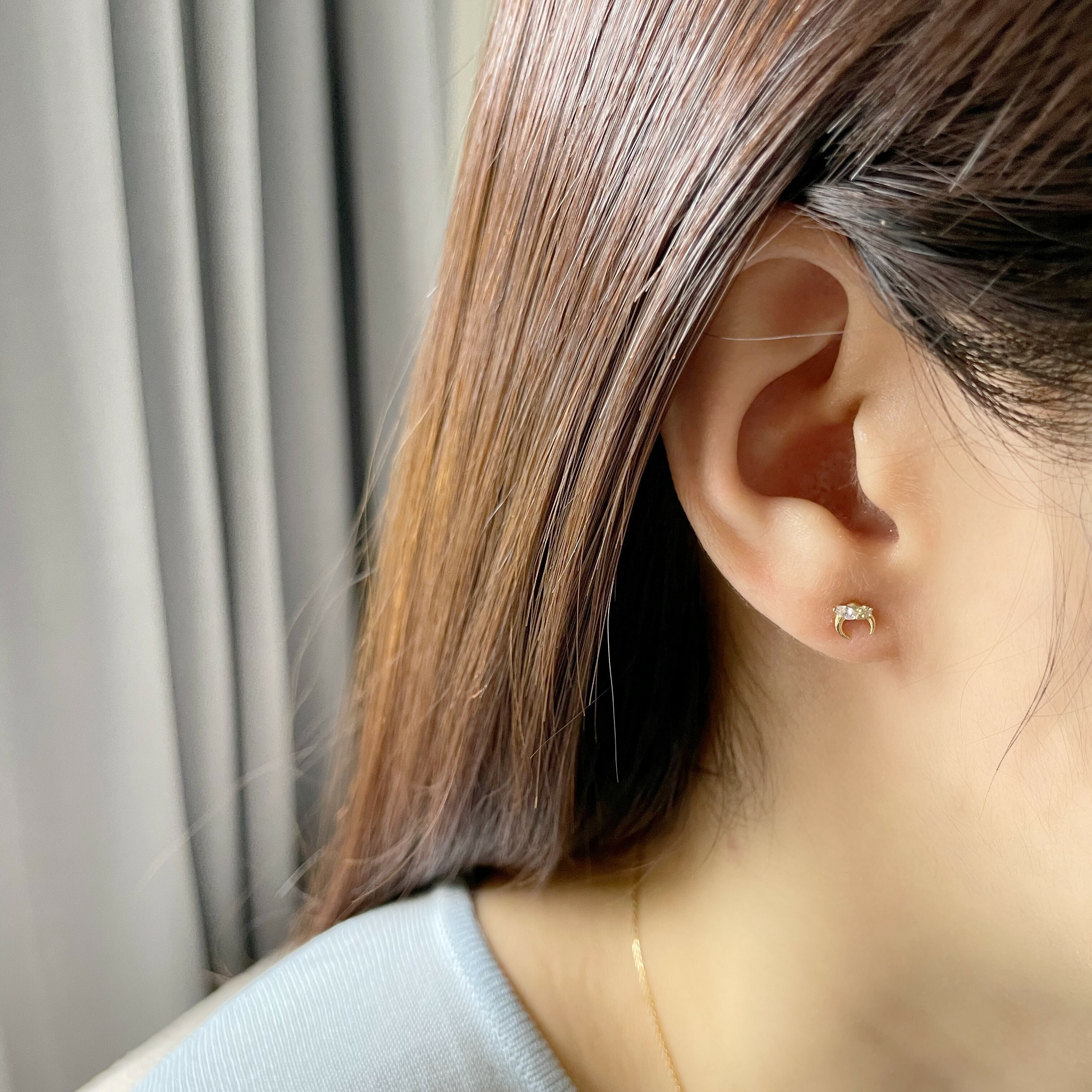 10k小牛角葉子鋯石耳環