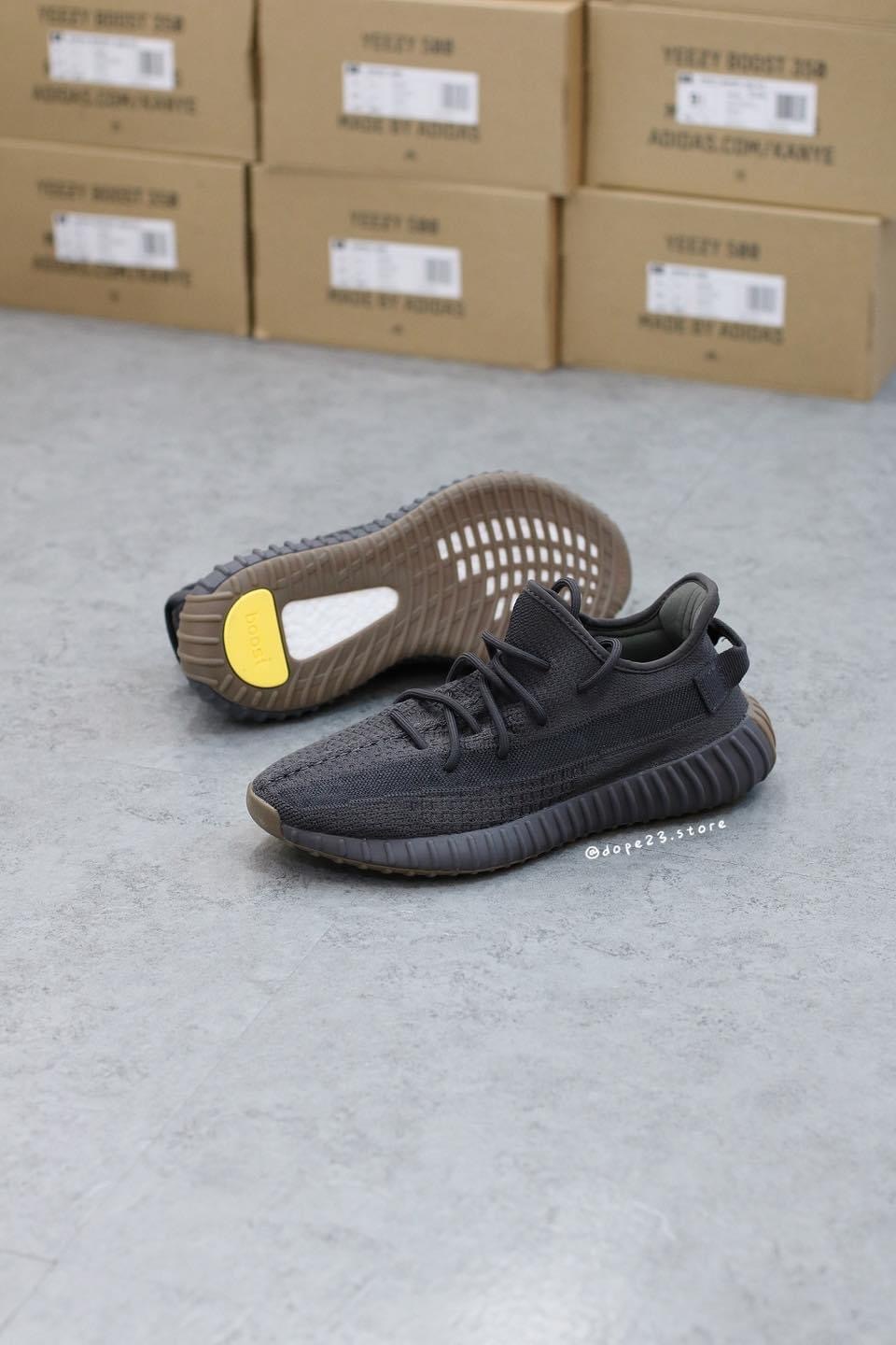 預訂 adidas Yeezy Boost 350 V2 Cinder