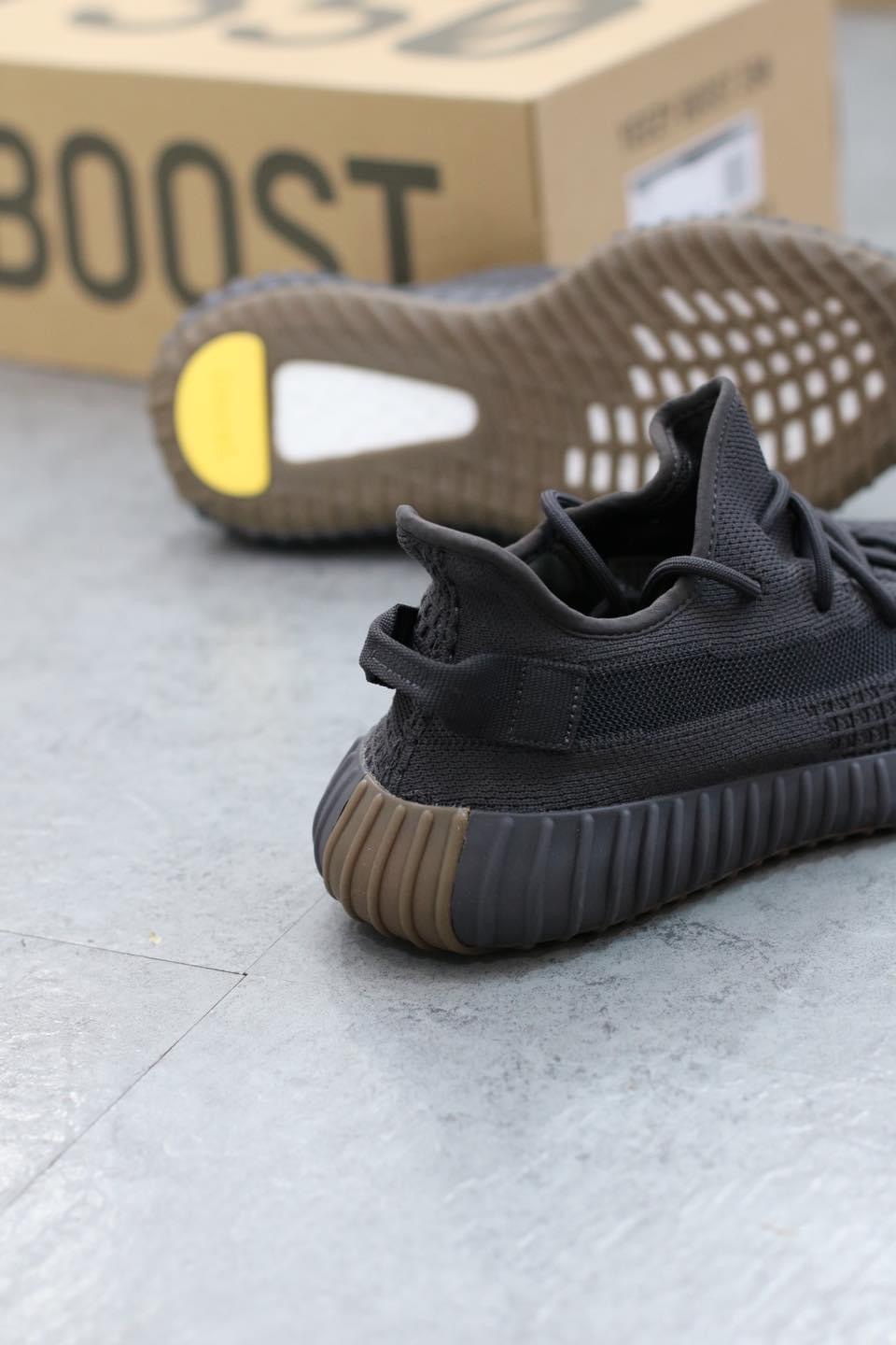 預訂 adidas Yeezy Boost 350 V2 Cinder