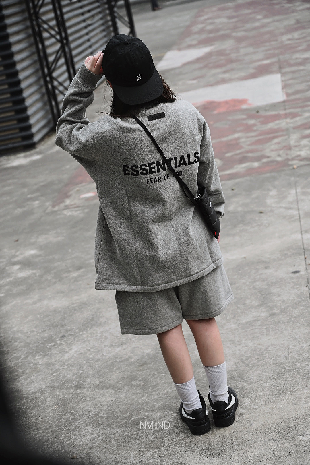 ESSENTIALS  毛氈後字 不收邊大學踢 深灰