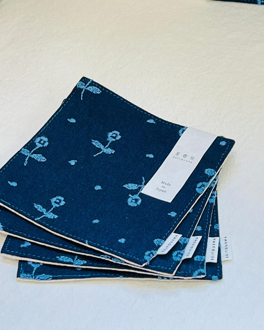 刺繡茶布杯墊 小花(靛藍)｜星燈社