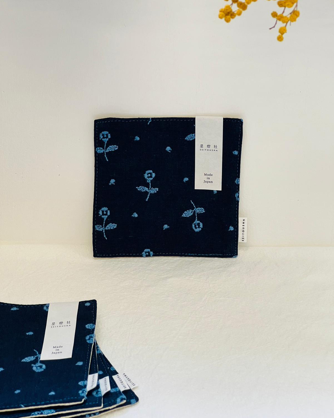 刺繡茶布杯墊 小花(靛藍)｜星燈社