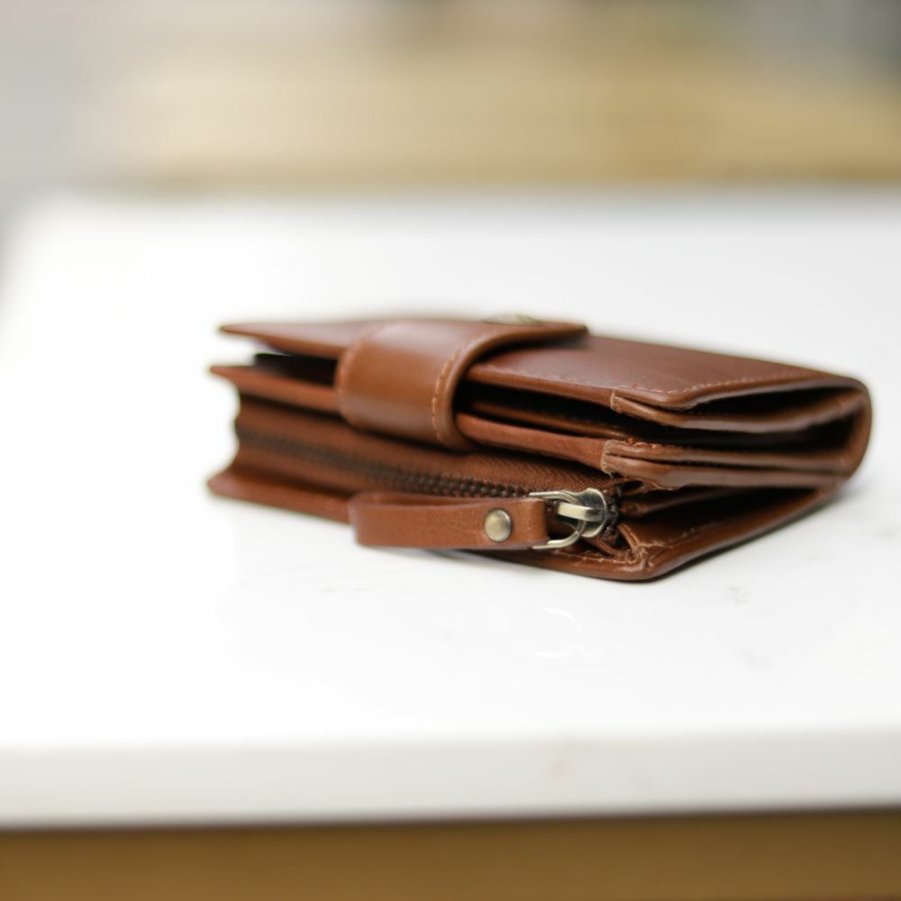 『新品上市』老爺有喜  扣式小巧時尚中夾(074349cd)