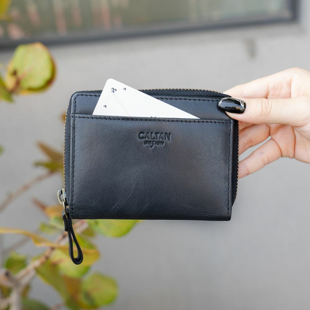 『新品上市』老爺有喜  簡約真皮ㄇ字型拉鍊時尚短夾(074350bk)