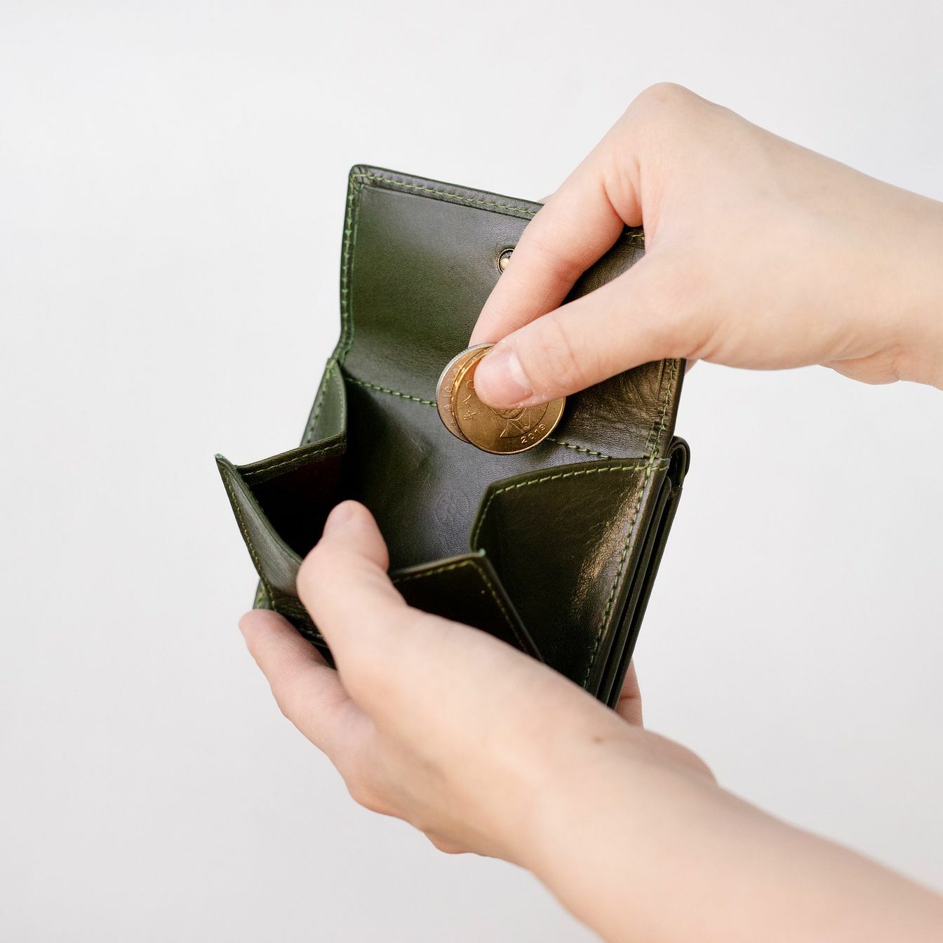 『新品上市』老爺有喜 小文藝扣式真皮短夾 (075055cd)