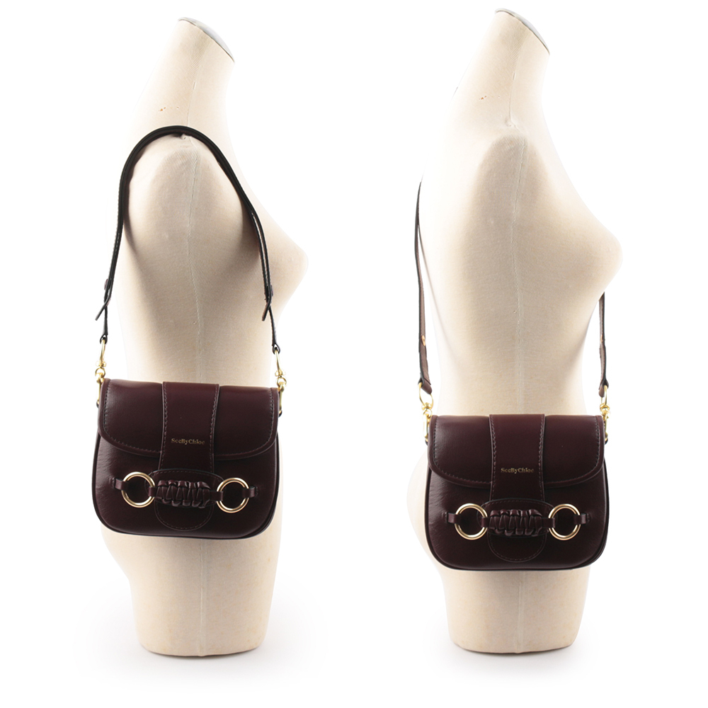 【SEE BY CHLOE】Saddie 閃亮山羊皮翻蓋斜背包(深棕色)