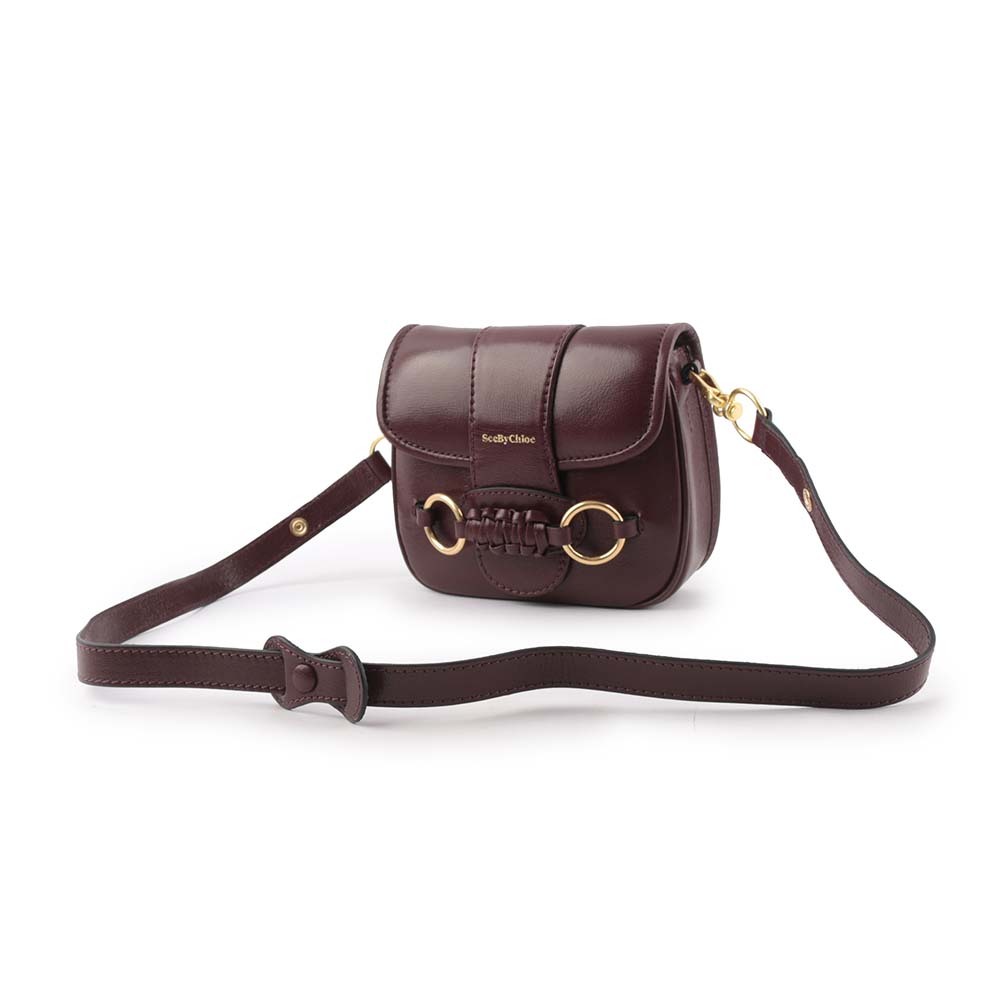 【SEE BY CHLOE】Saddie 閃亮山羊皮翻蓋斜背包(深棕色)