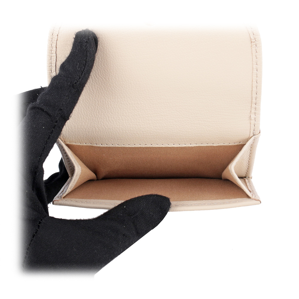 【SEE BY CHLOE】Saddie 山羊皮編織圓環雙釦三折短夾(米色)