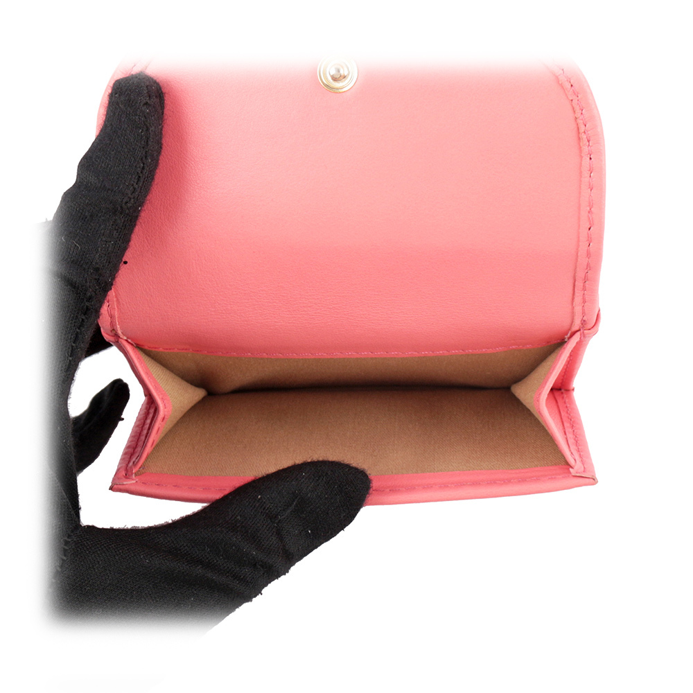 【SEE BY CHLOE】Saddie 單色牛皮編織圓環雙釦三折短夾(落日粉)