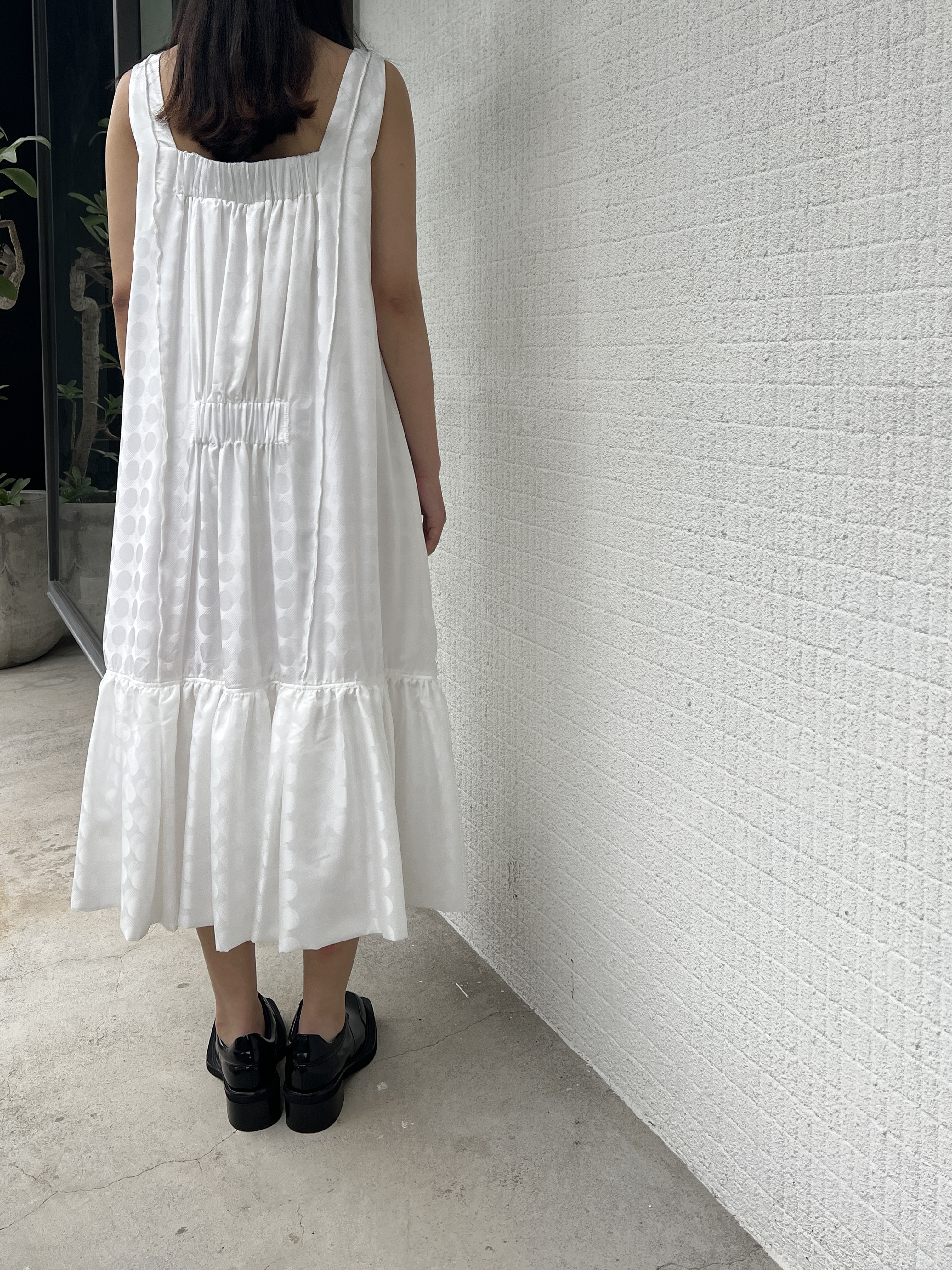 圈圈剪接出芽洋裝