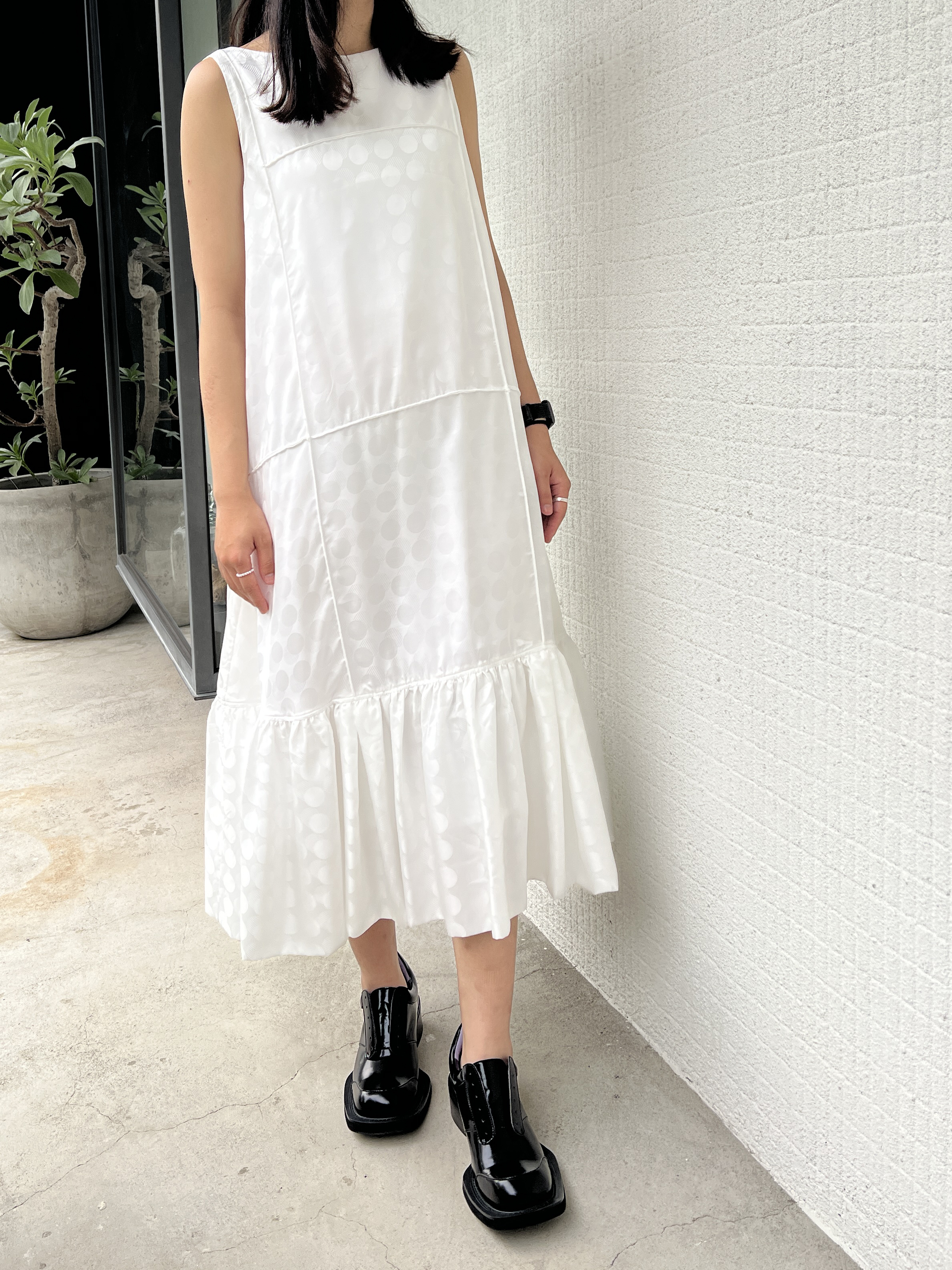 圈圈剪接出芽洋裝