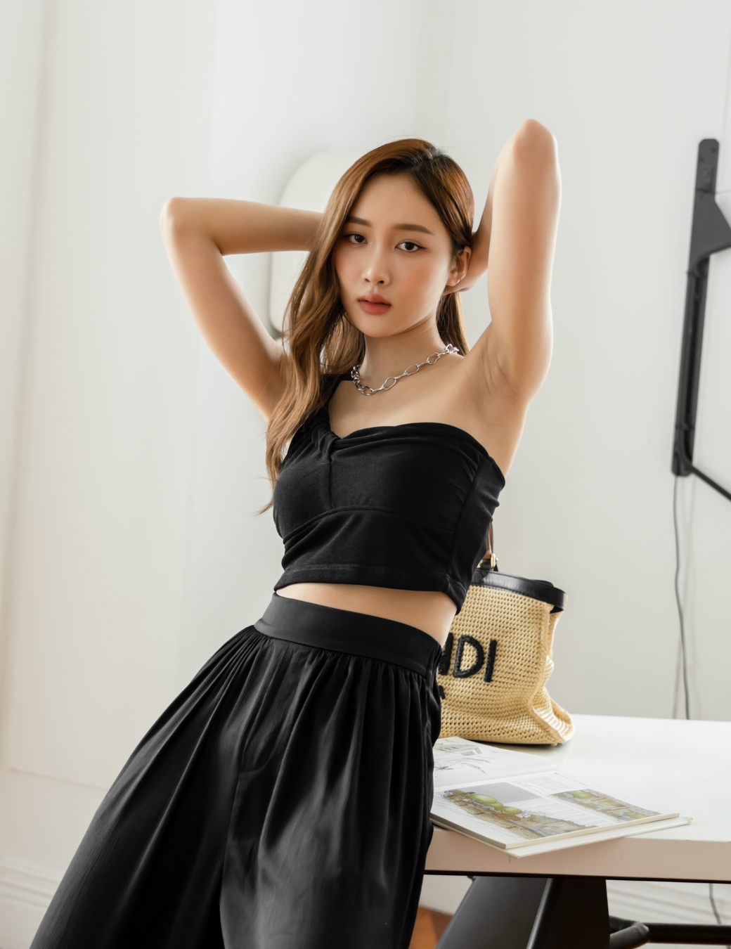 斜單肩針織短版上衣（黑色/3尺寸）