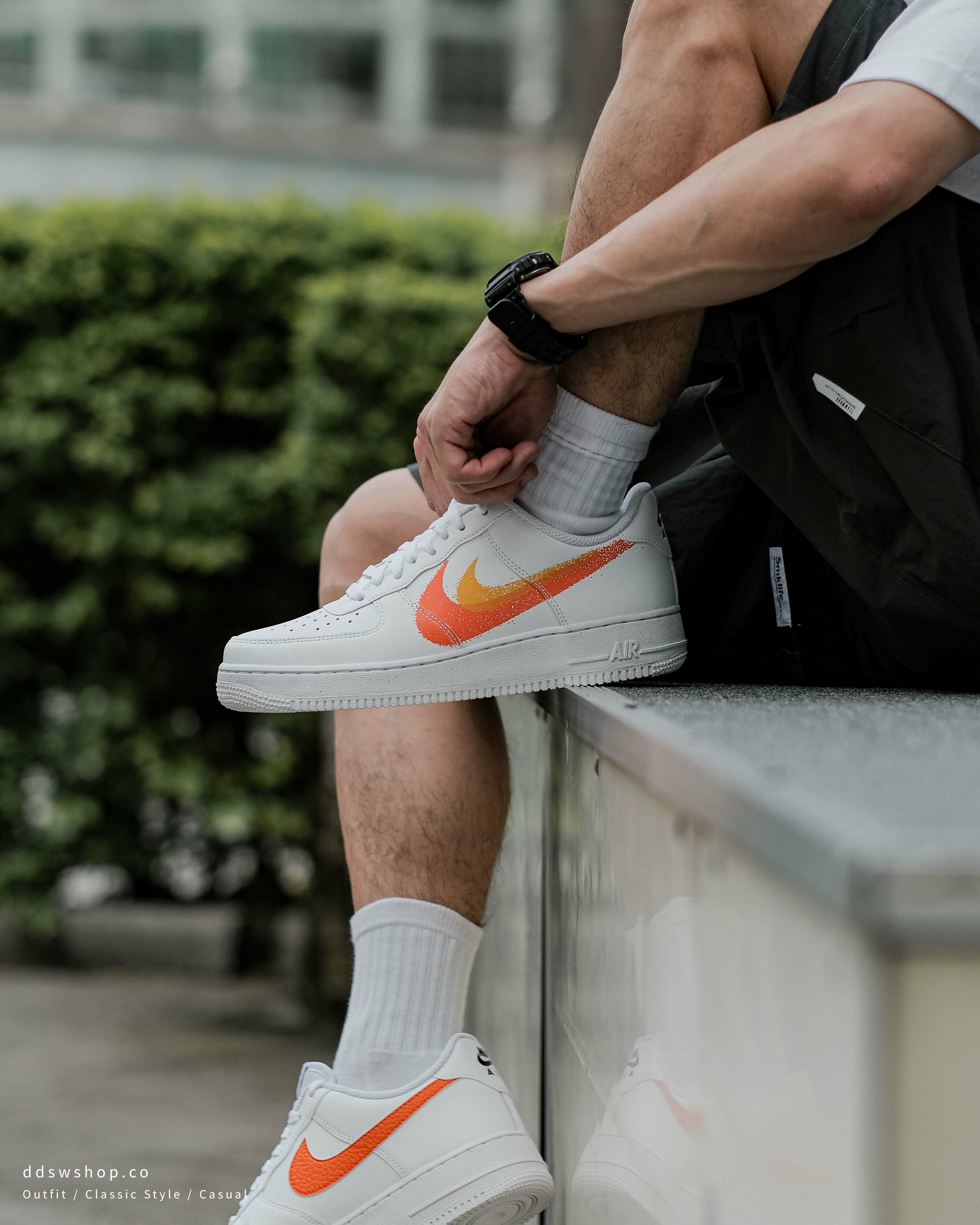 Nike Air Force 1 Low 'Spray Paint Swoosh' 黃橘 雙勾 潑墨噴漆 橘子汽水 FJ4228-100