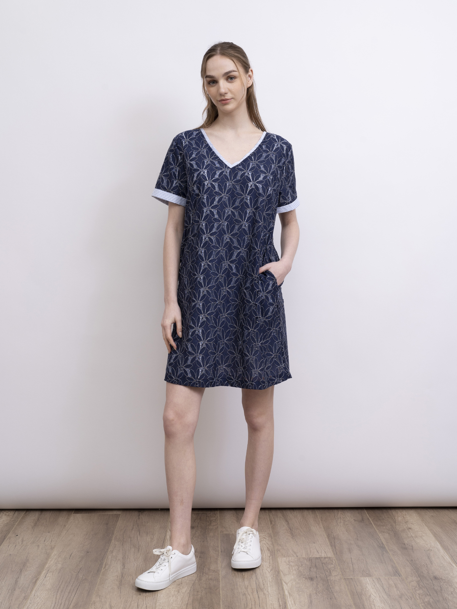 mi-tu 蕾絲V領連身裙