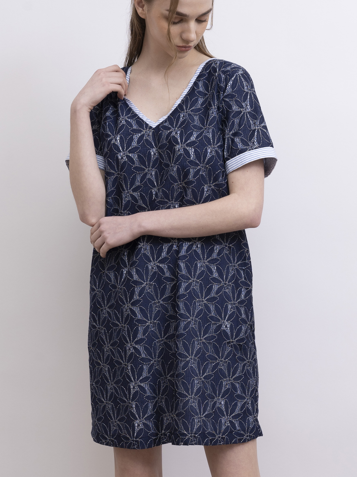 mi-tu 蕾絲V領連身裙