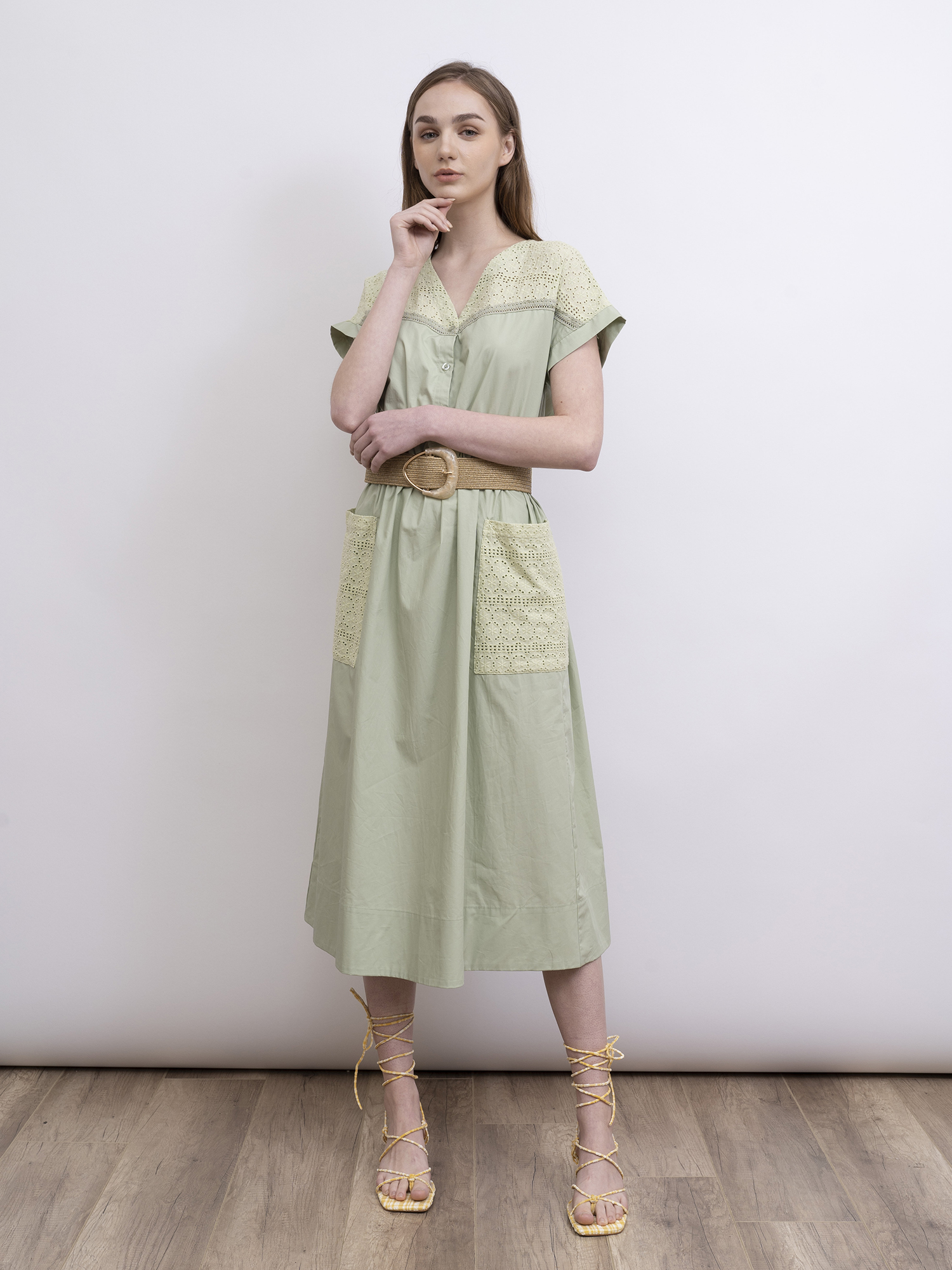 mi-tu 蕾絲落肩連身裙