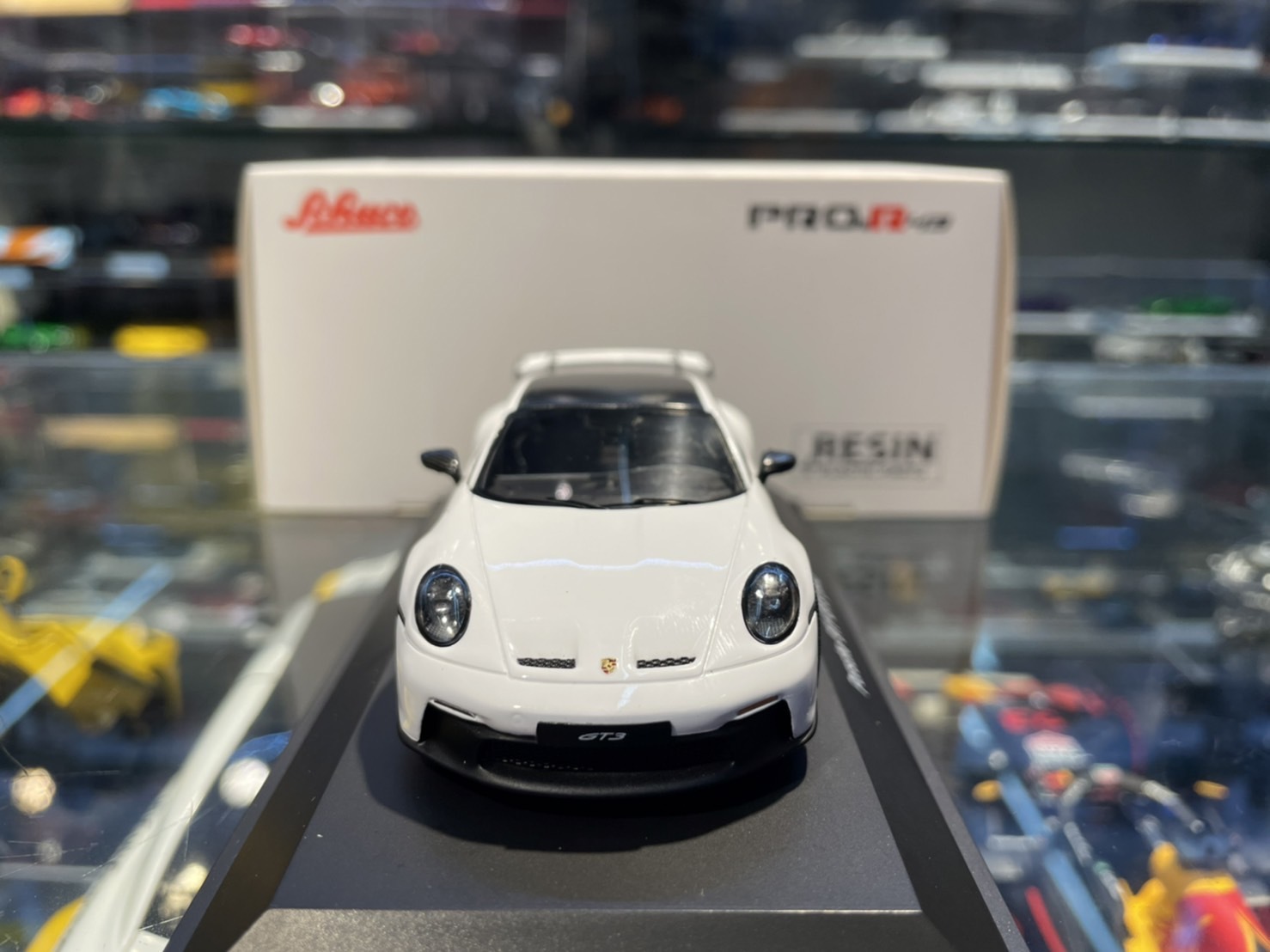 Schuco 450919100 Porsche 911 992 GT3 白色1/43 (樹酯車)