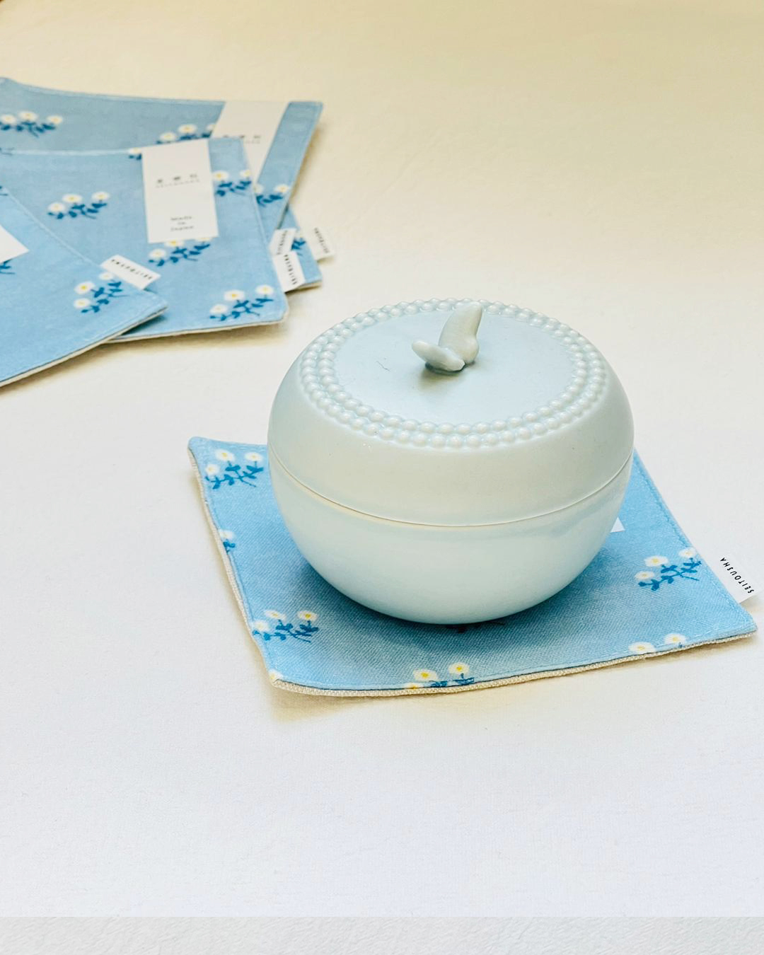 手染茶布杯墊 木槿花(粉藍)｜星燈社