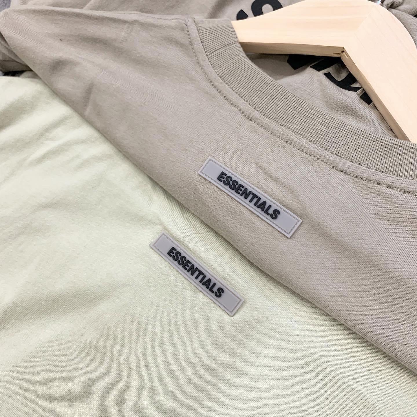 Fear of God Essentials Boxy Long Sleeve T-Shirt Applique Logo moss sage 兩色
