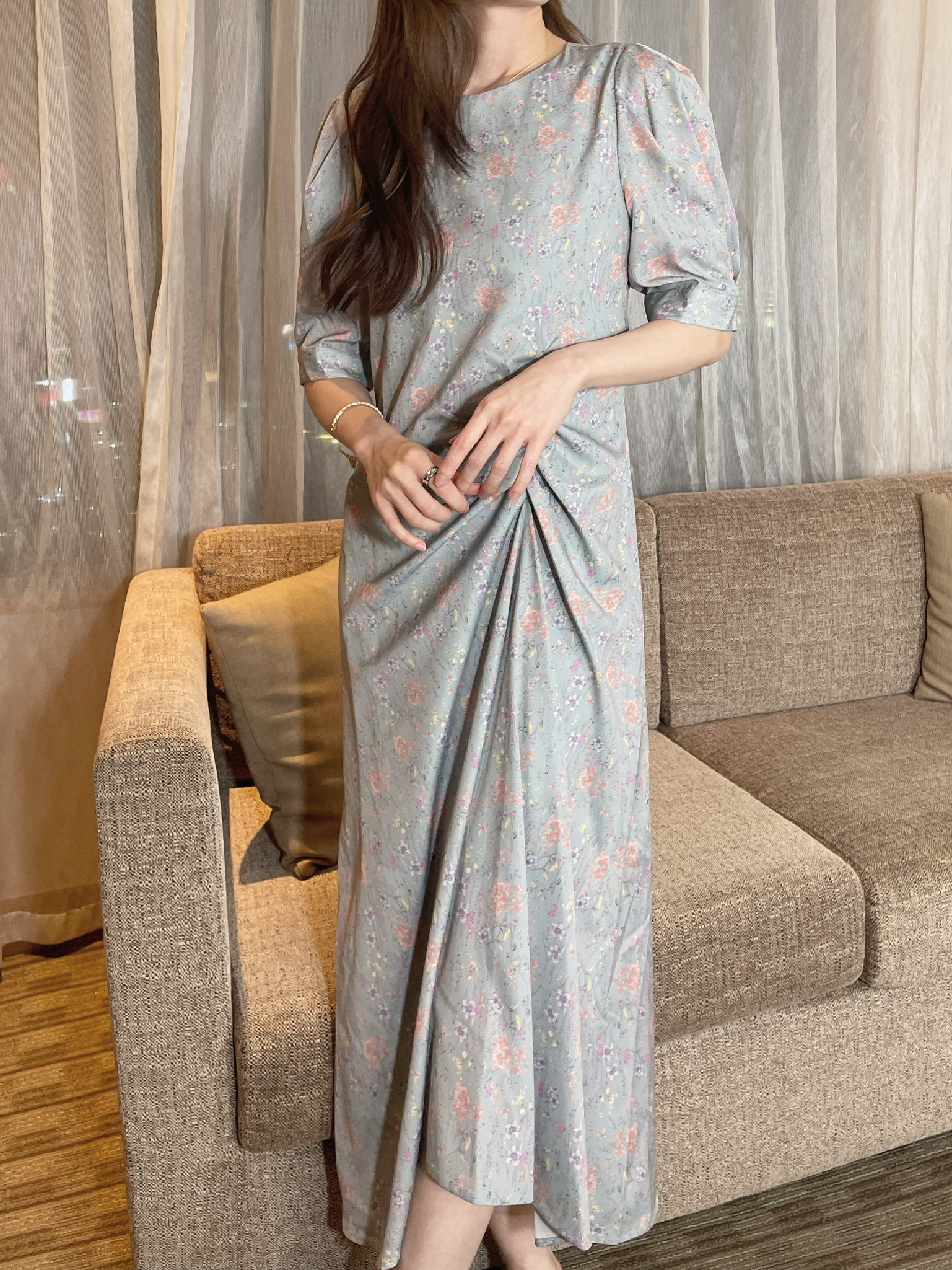 側抓皺細緻花卉洋裝