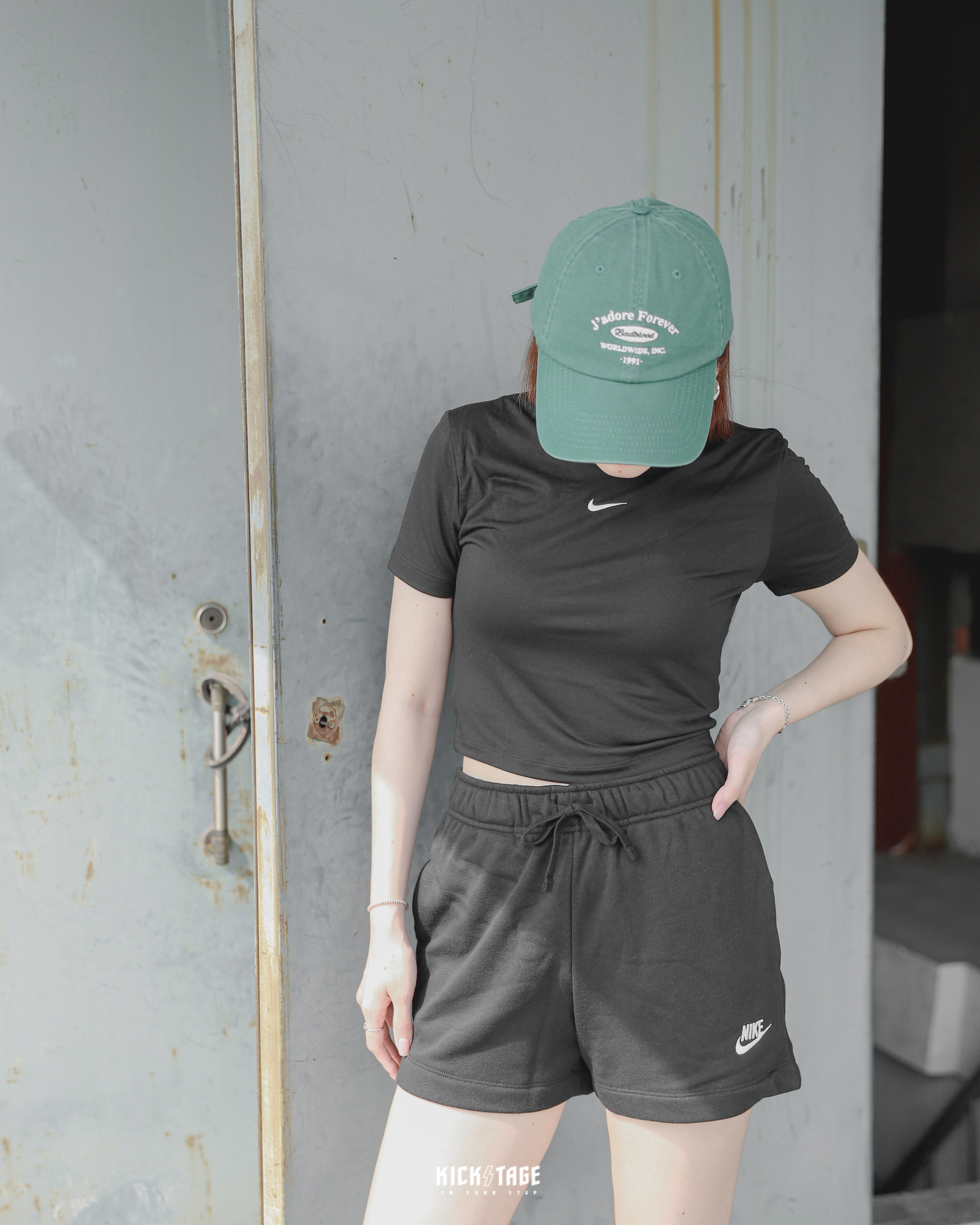 **特價商品售出不退換**女款 NIKE W NSW TEE ESSNTL SLIM CROP 黑色 白色 小勾刺繡 合身 彈性布料 短版 短T【FB2874-100】