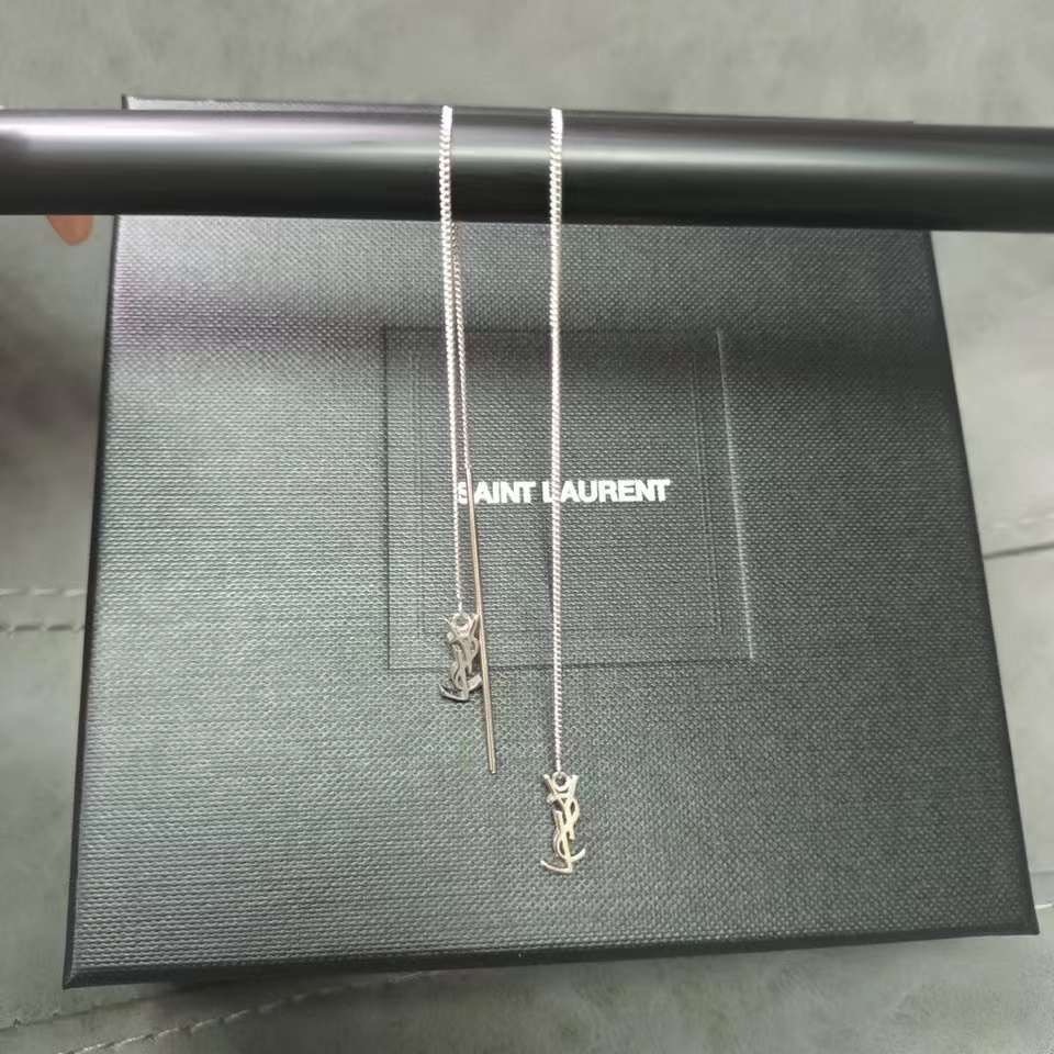 YSL 銀色 長螺紋 耳環-M