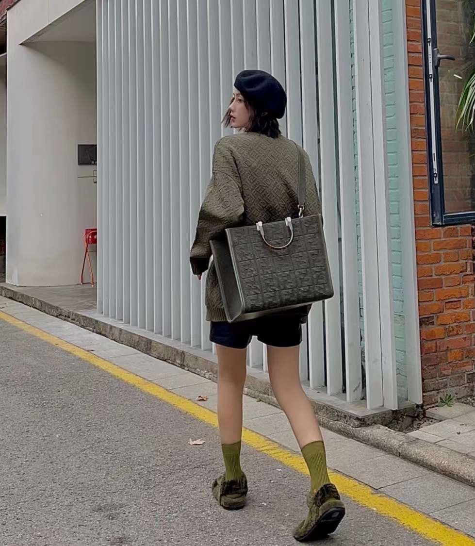 Fendi 滿logo Tote連肩帶35*31*17cm-M