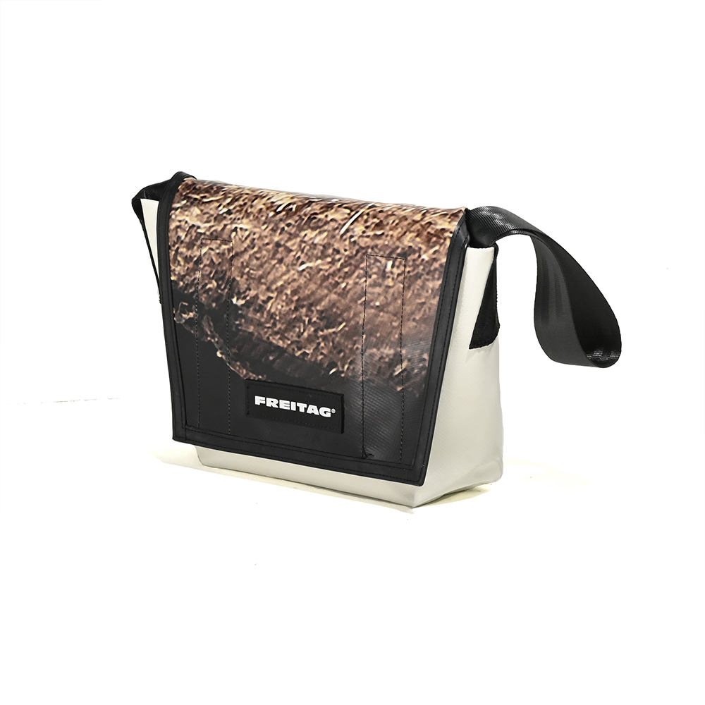 F11 LASSIE | 895145 | FREITAG