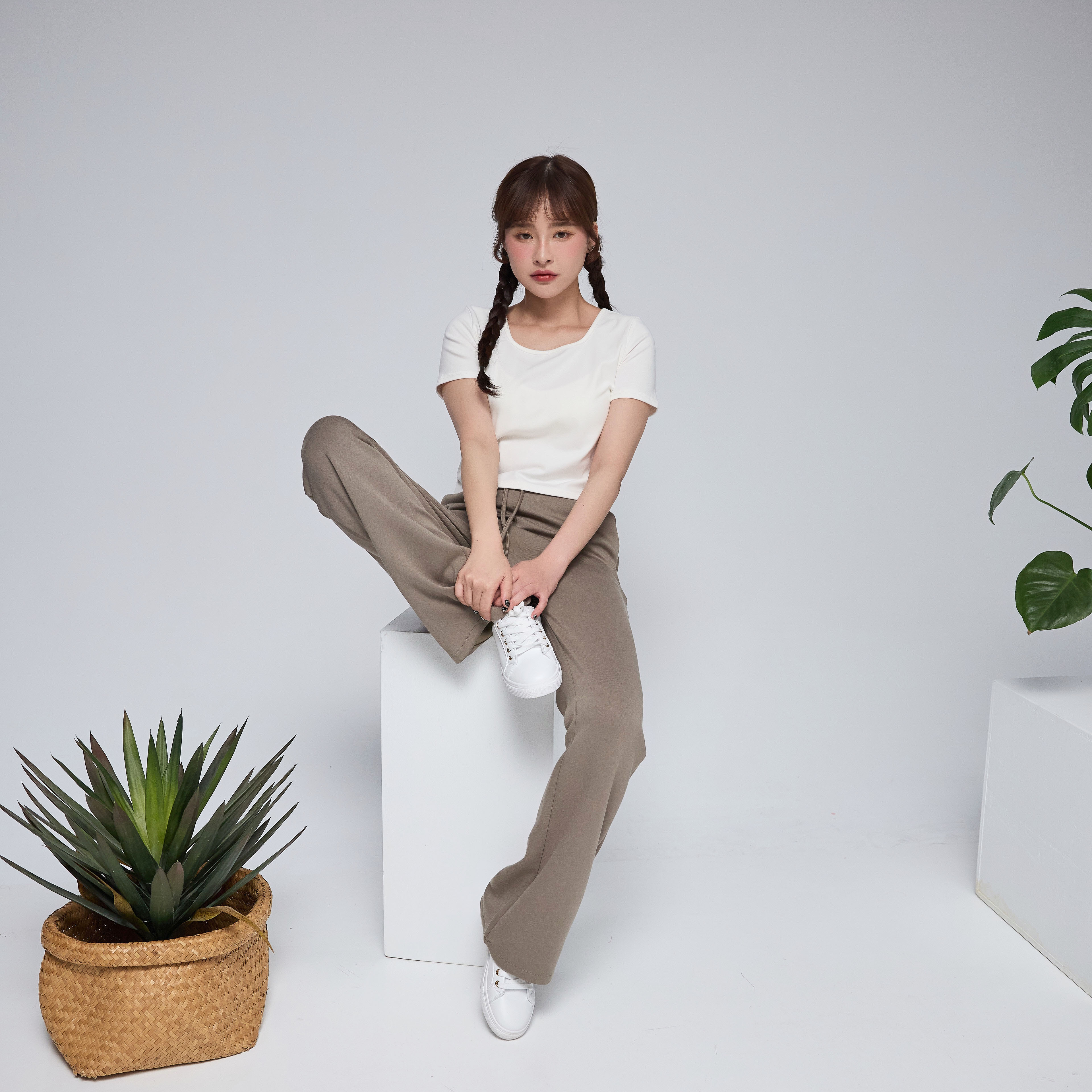 法朵Fado Shop｜寬ㄩ領緊身棉Tee 021B054 黑/白