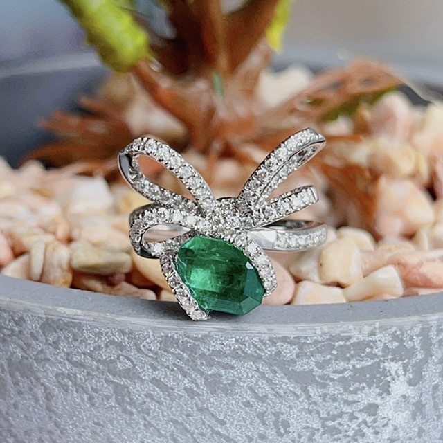 18K金祖母綠鑽石戒指吊墜兩用款（帶GUILD證書）