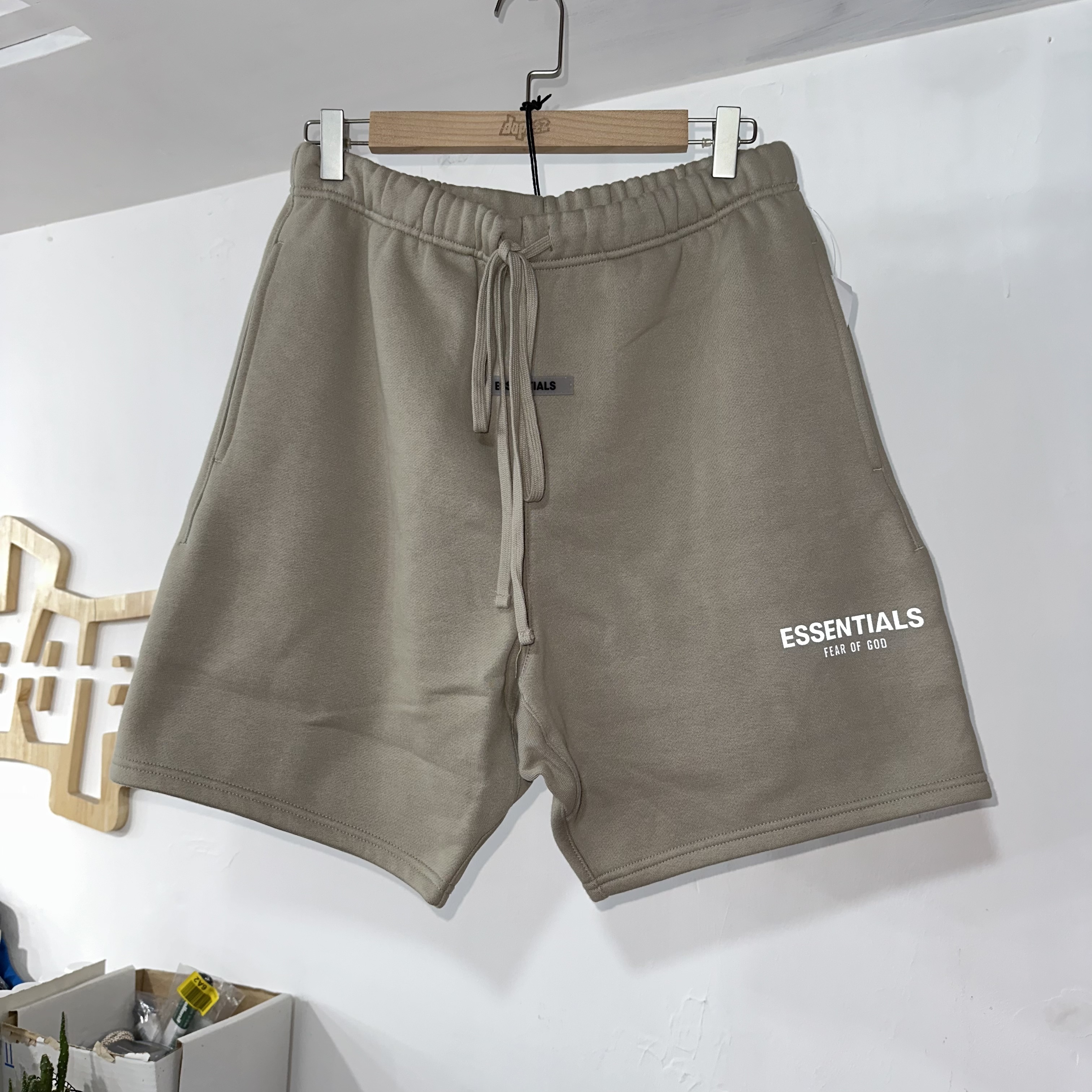 Fear of God Essentials reflective 3M shorts OLIVE 反光短褲